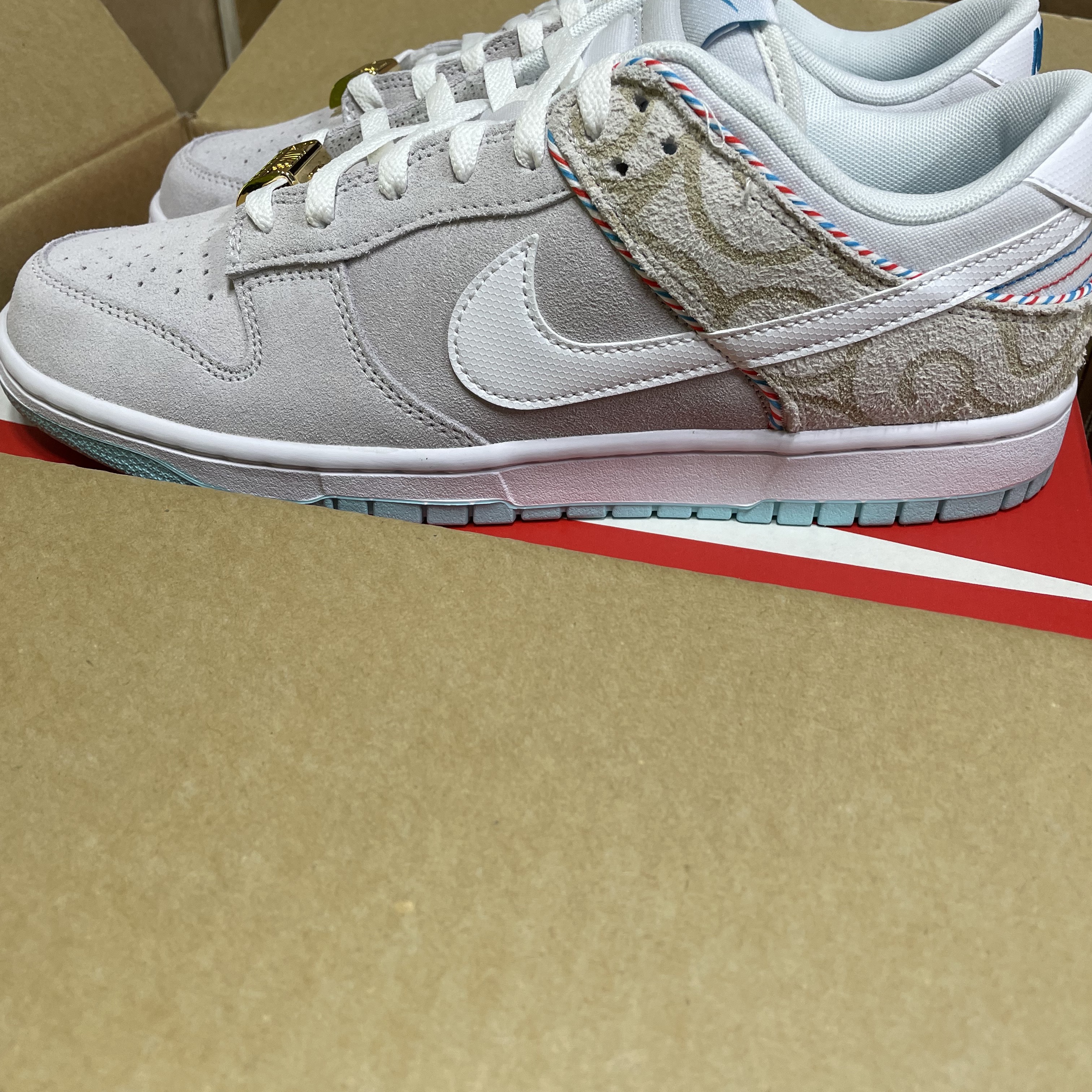 Nike Dunk Low Retro SE Barber Shop Grey 착용 스타일 - 2