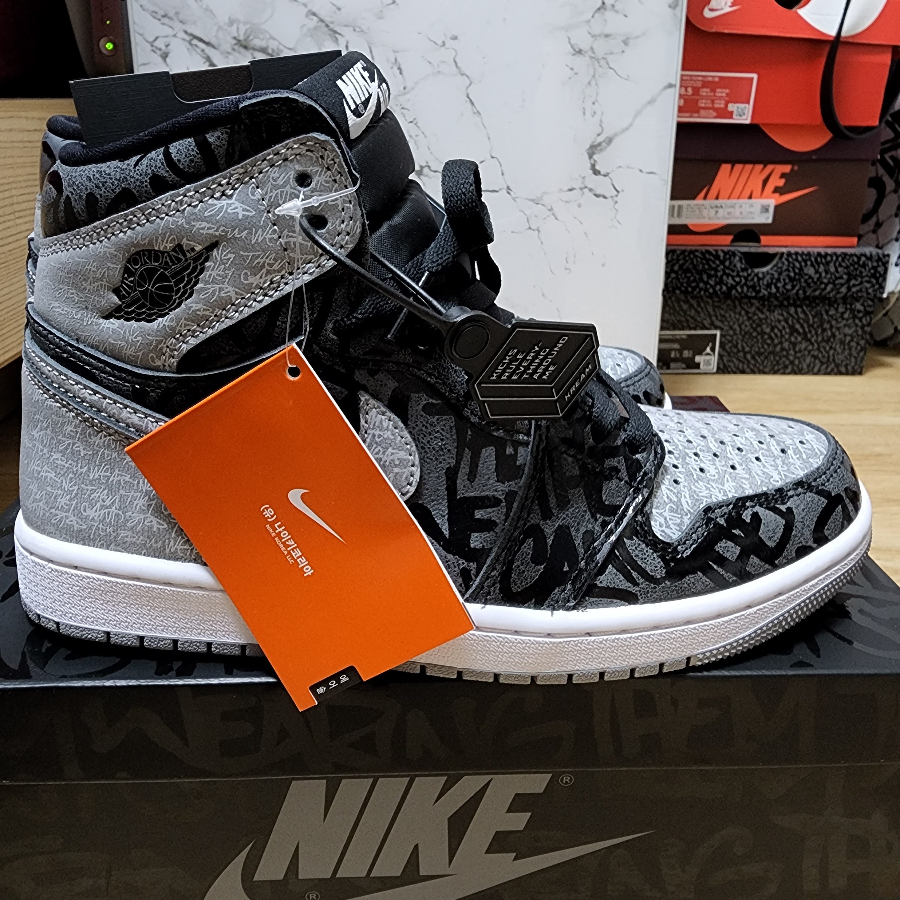 Jordan 1 Retro High OG Rebellionaire 착용 스타일 - 1