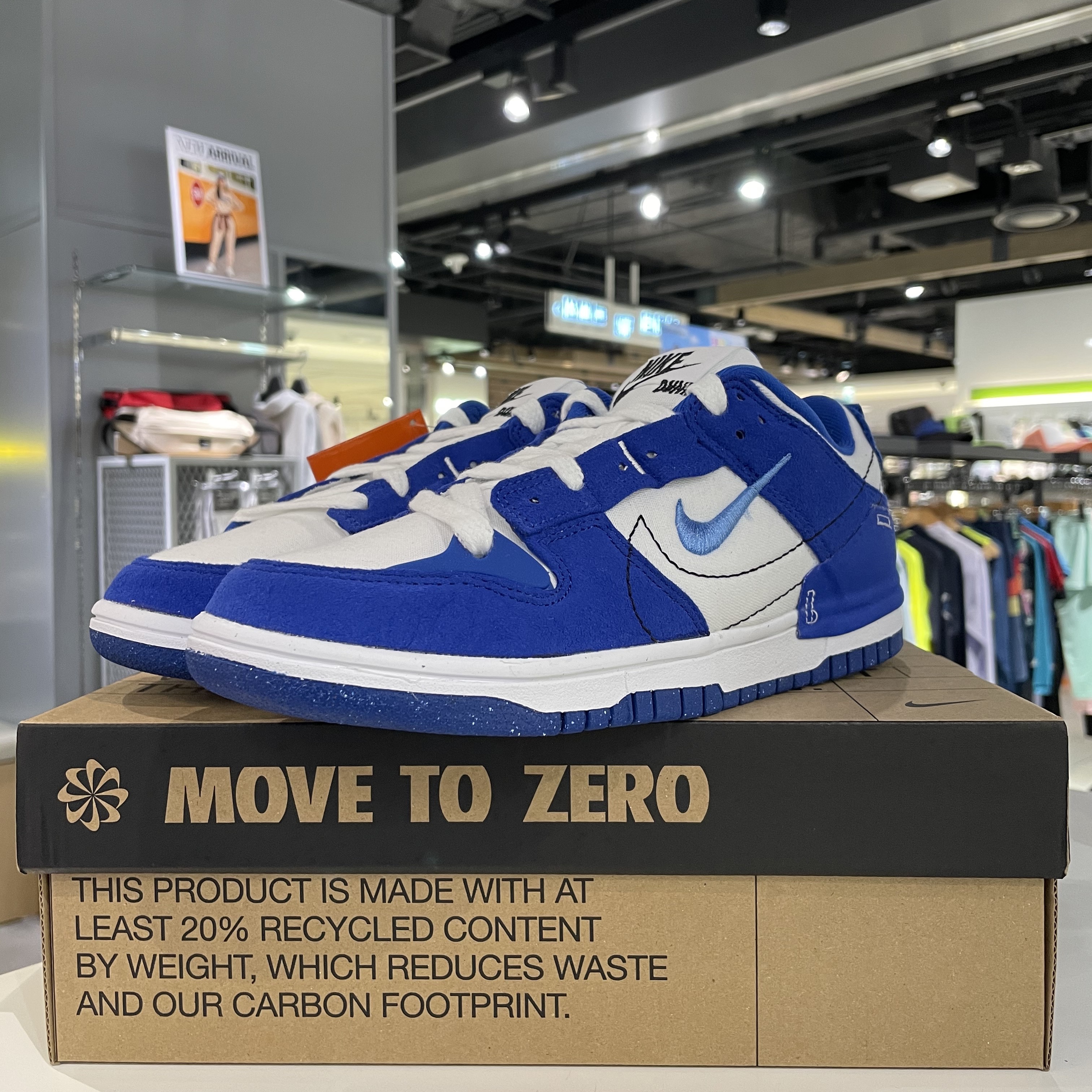 (W) Nike Dunk Low Disrupt 2 White and University Blue 착용 스타일 - 3