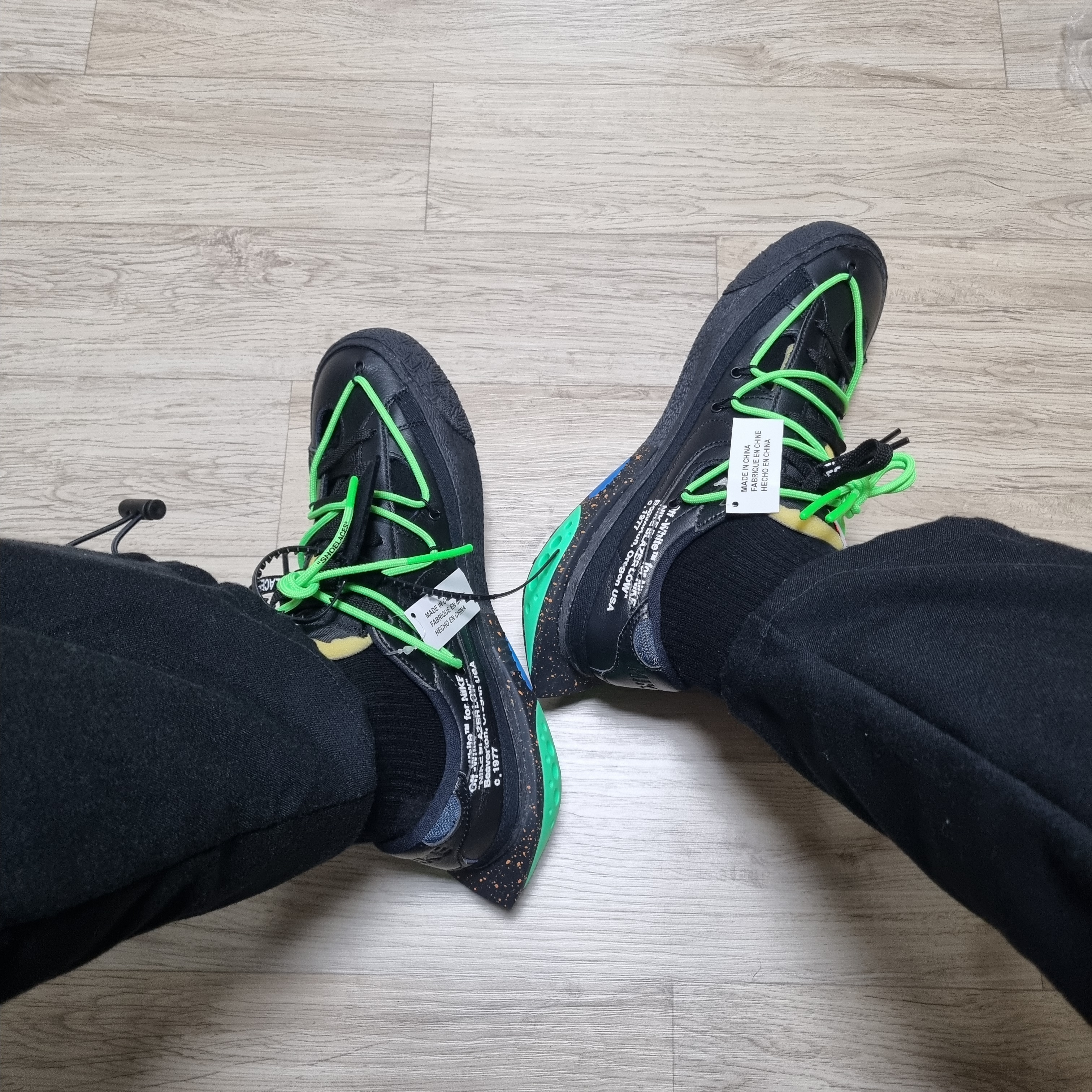 Nike x Off-White Blazer Low '77 Black and Electro Green 착용 스타일 - 2