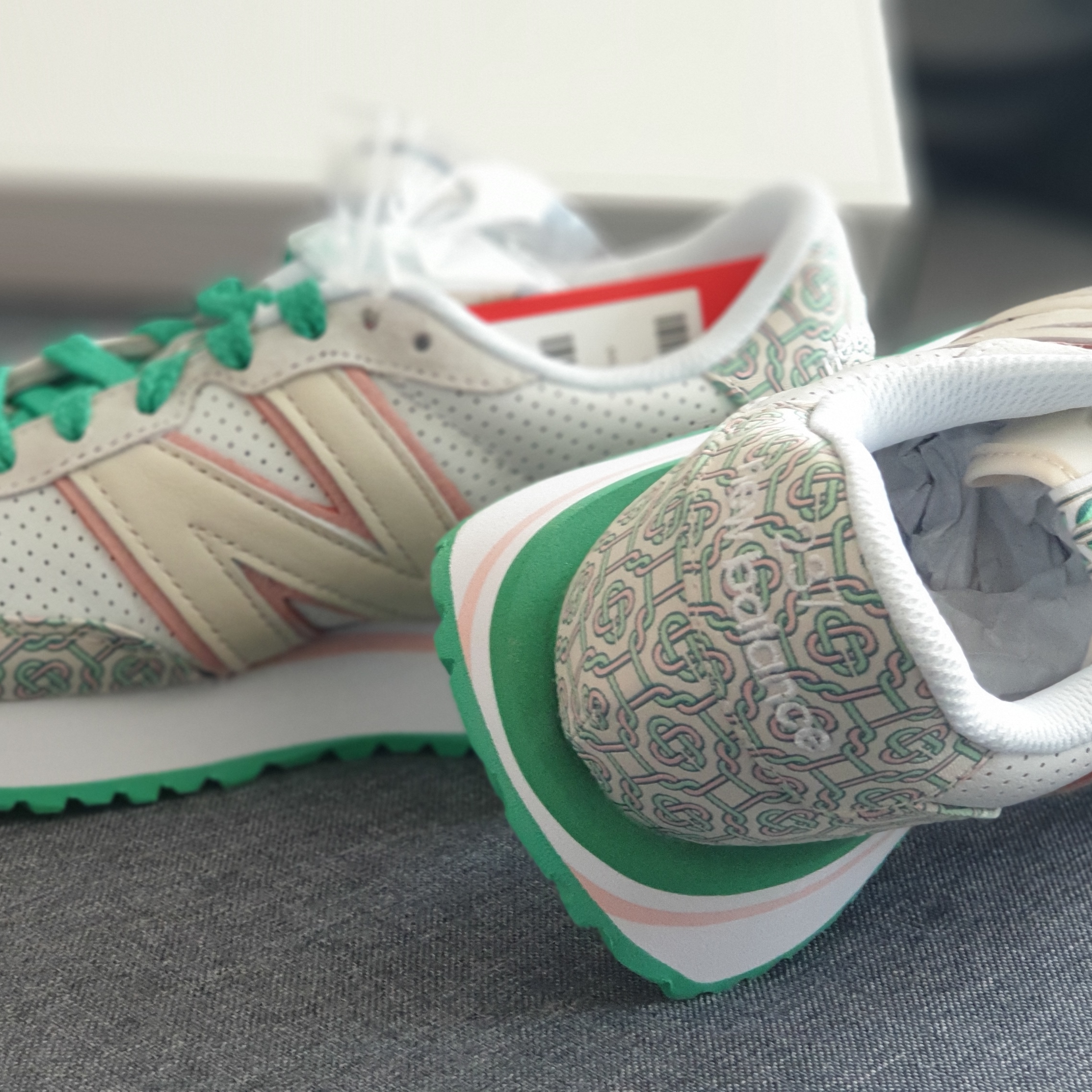 New Balance x Casablanca 237 Idealist Monogram White Green 착용 스타일 - 2