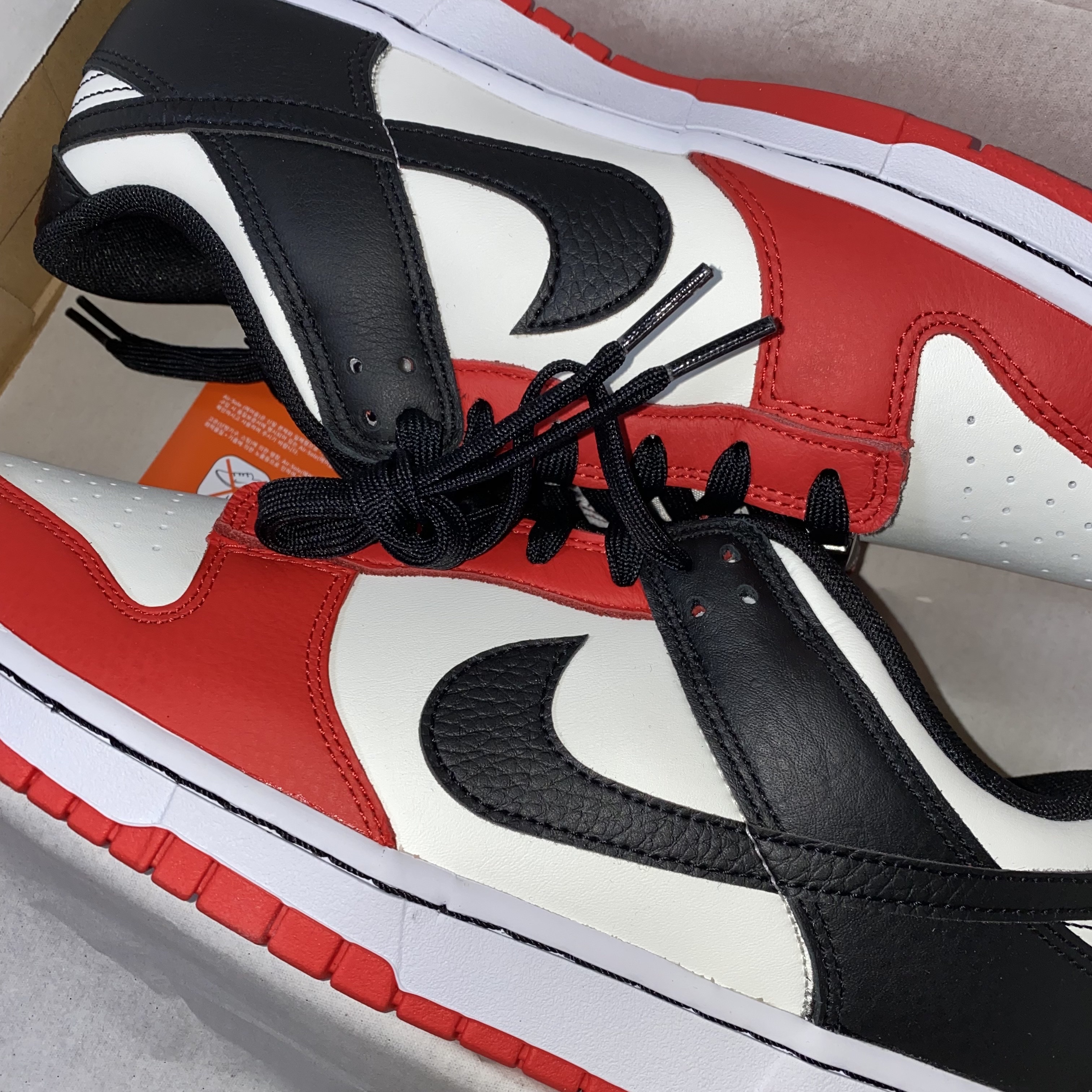 Nike x NBA Dunk Low Retro EMB Black and Chile Red 착용 스타일
