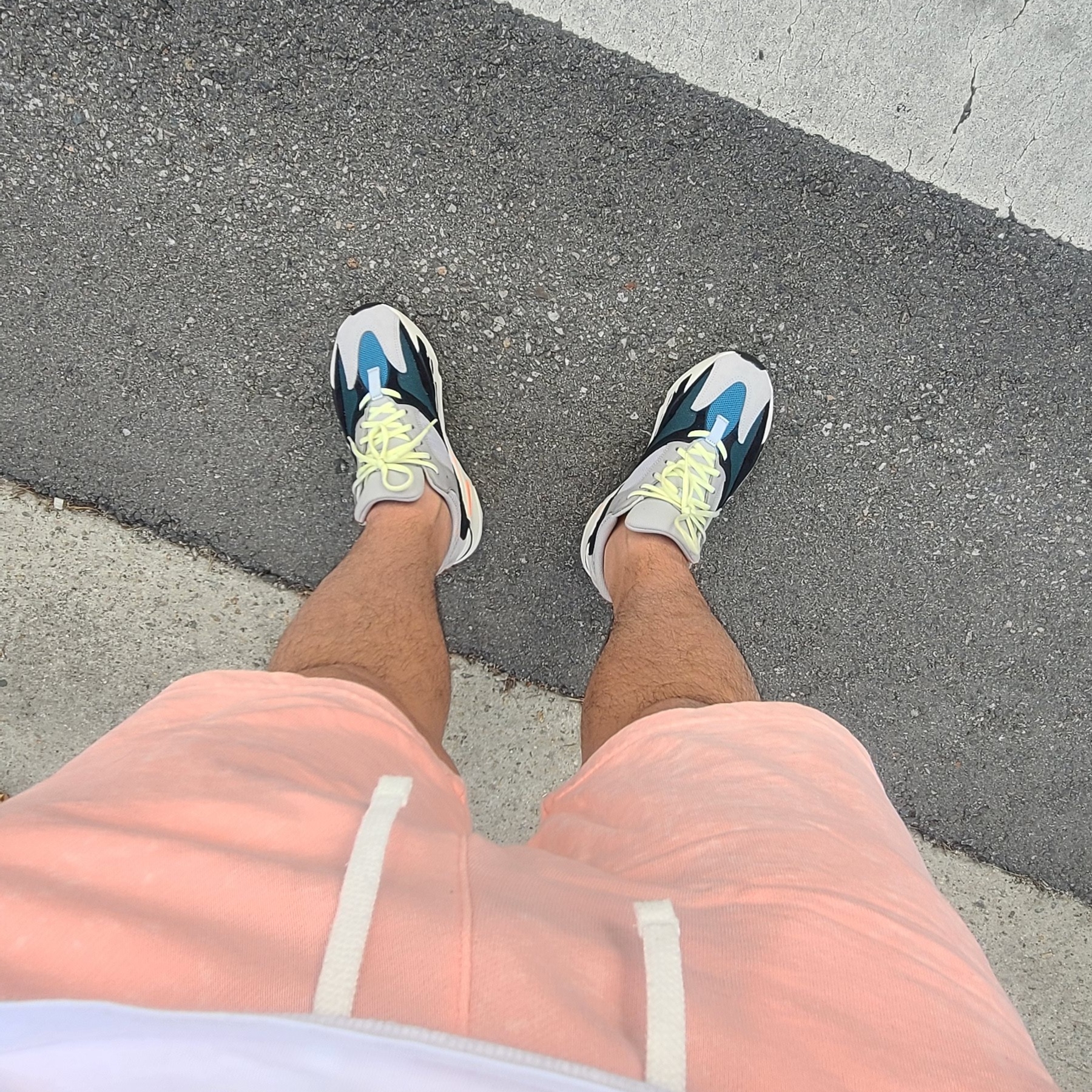Adidas Yeezy Boost 700 Wave Runner Solid Grey 2021/2022 착용 스타일 - 5