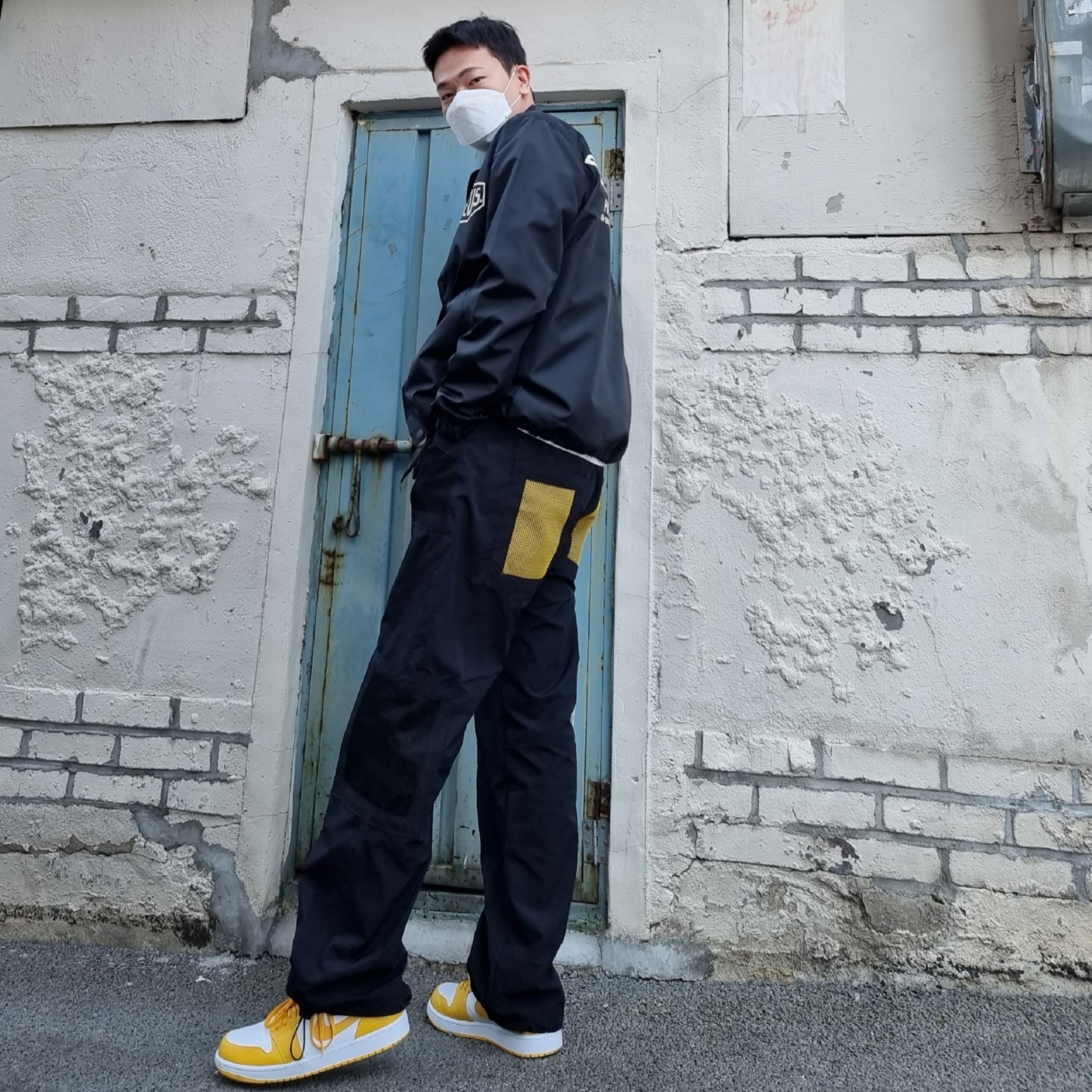 Jordan 1 Low Pollen, Acne Studios Nash Face Crewneck T-Shirt Black 착용 스타일