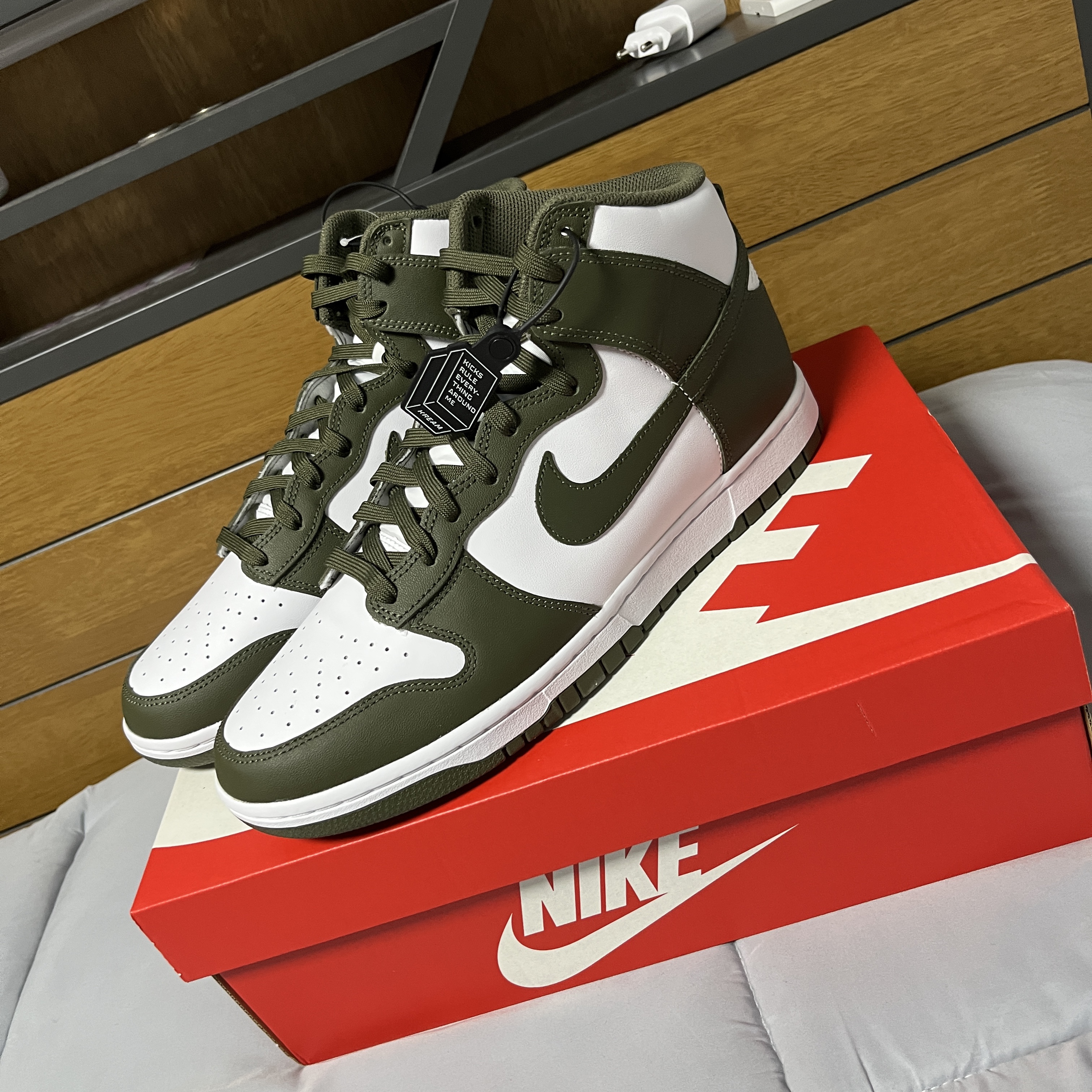 Nike Dunk High Retro Championship Khaki 착용 스타일 - 2