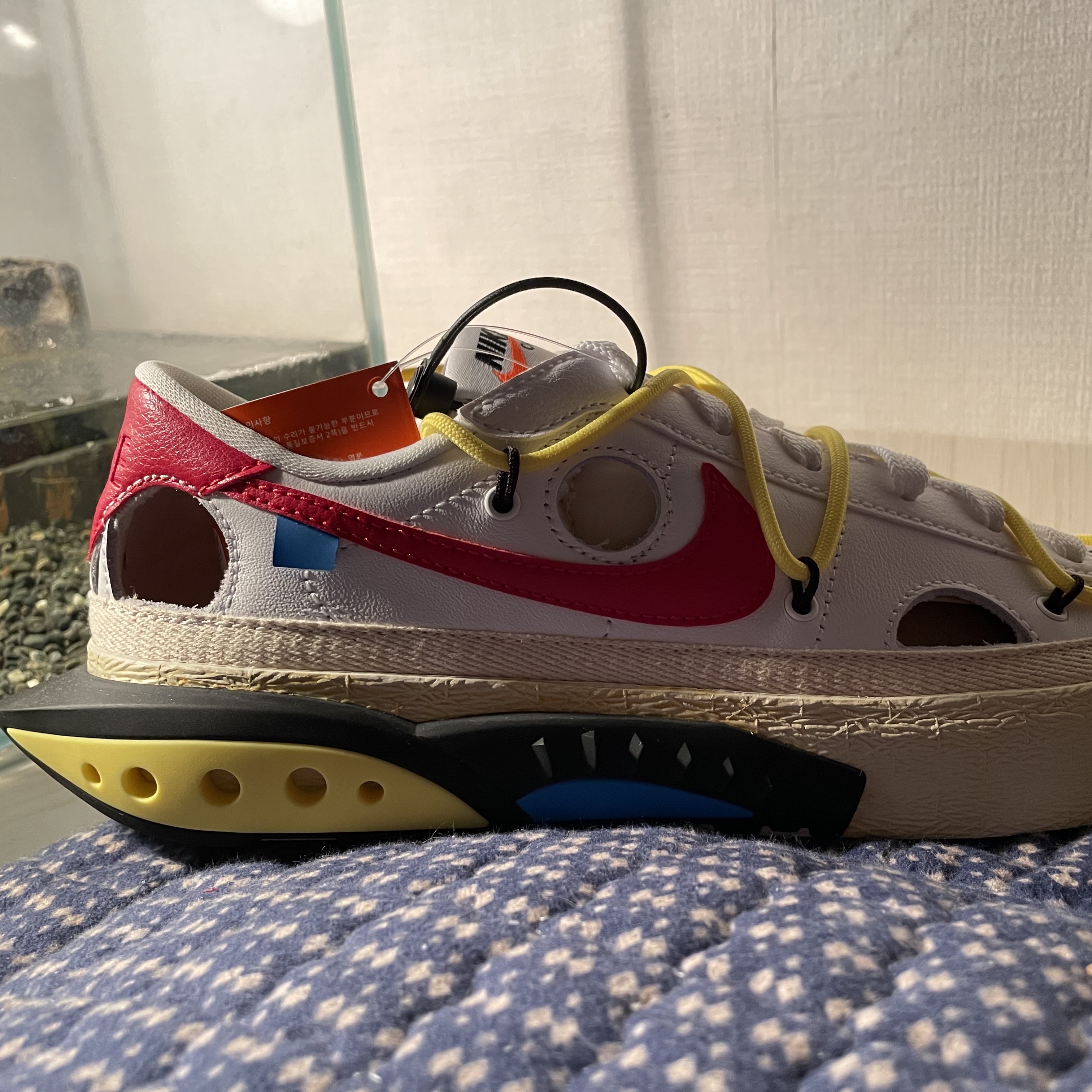 Nike x Off-White Blazer Low '77 White and University Red 착용 스타일