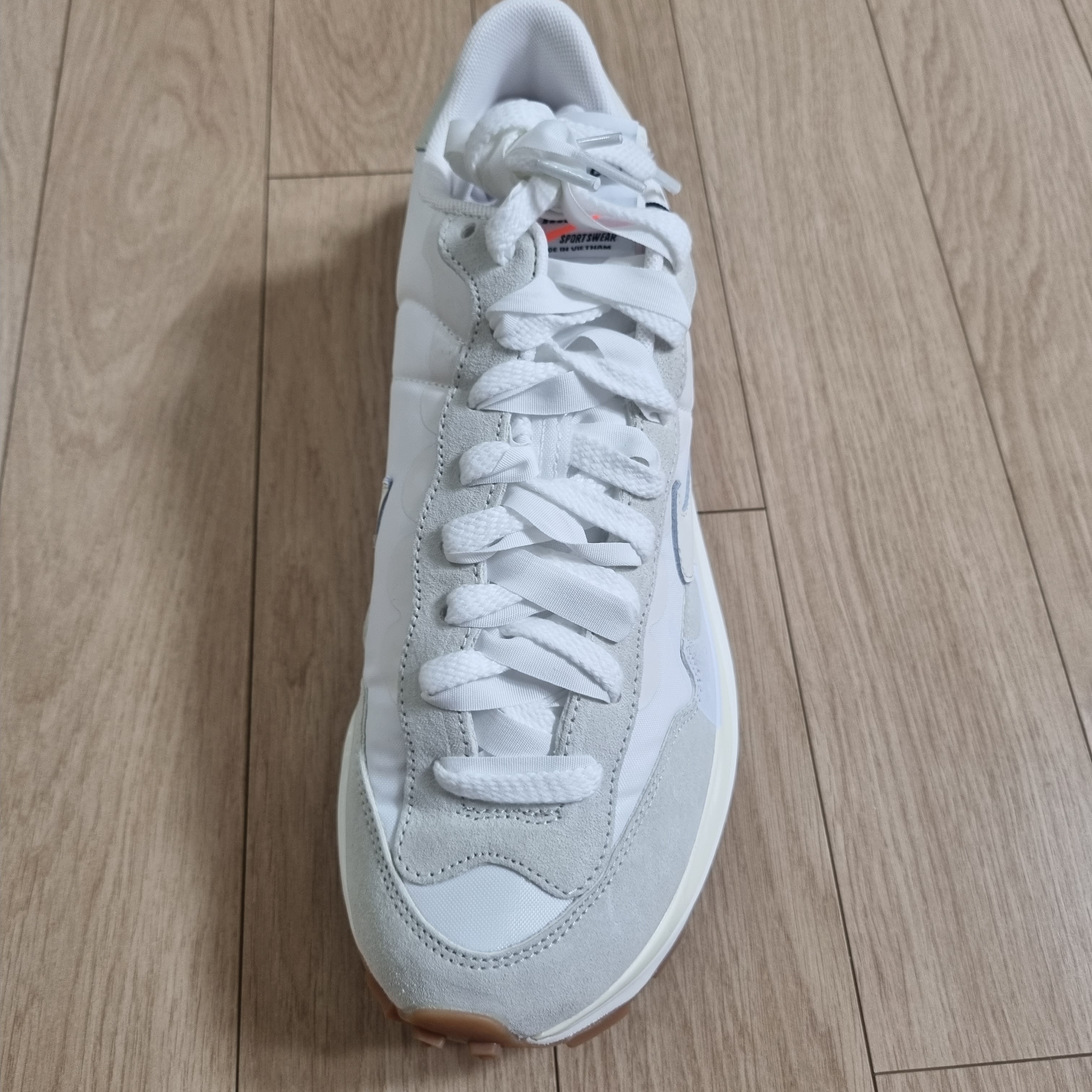 Nike x Sacai VaporWaffle White and Gum 착용 스타일 - 1
