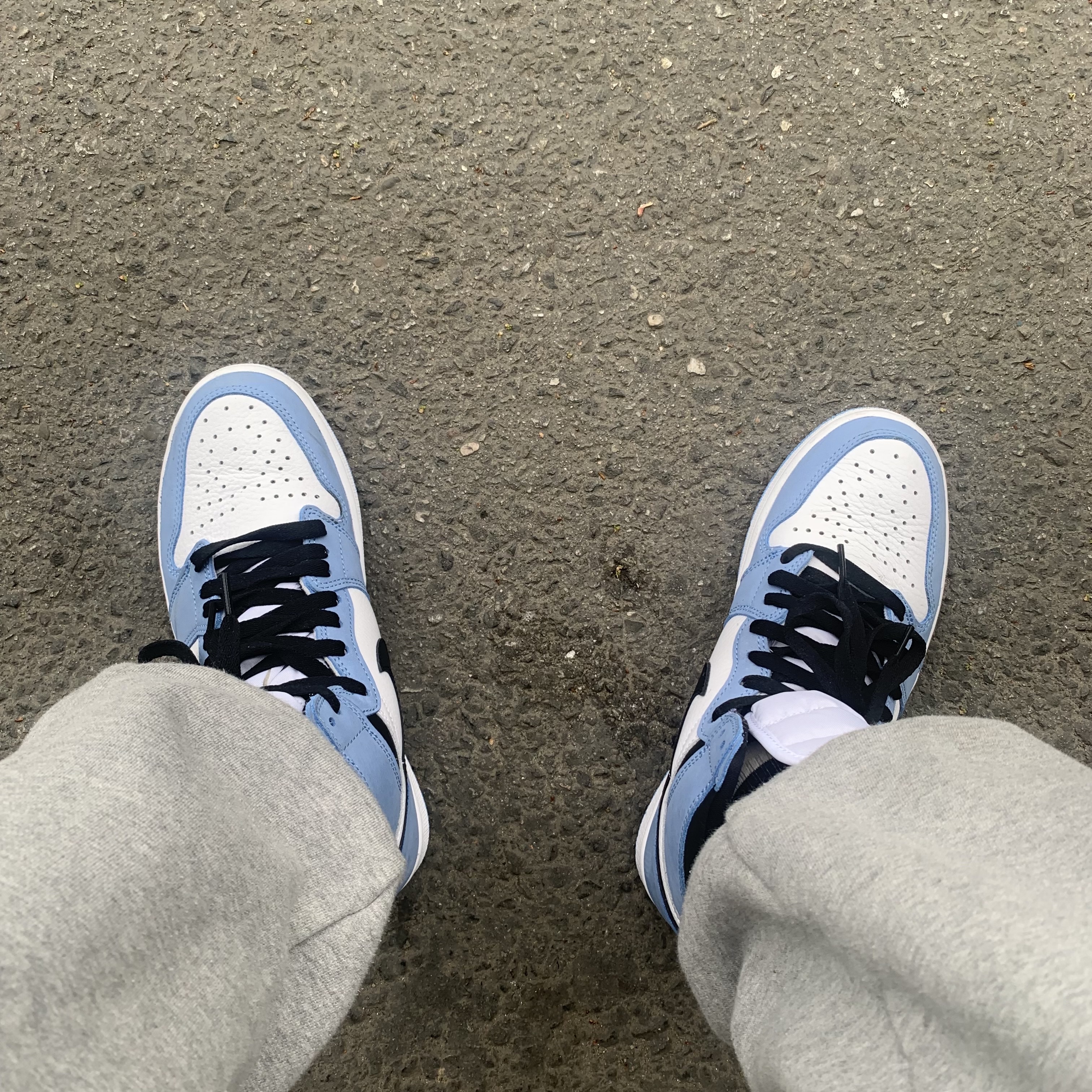 Jordan 1 Retro High OG University Blue 착용 스타일