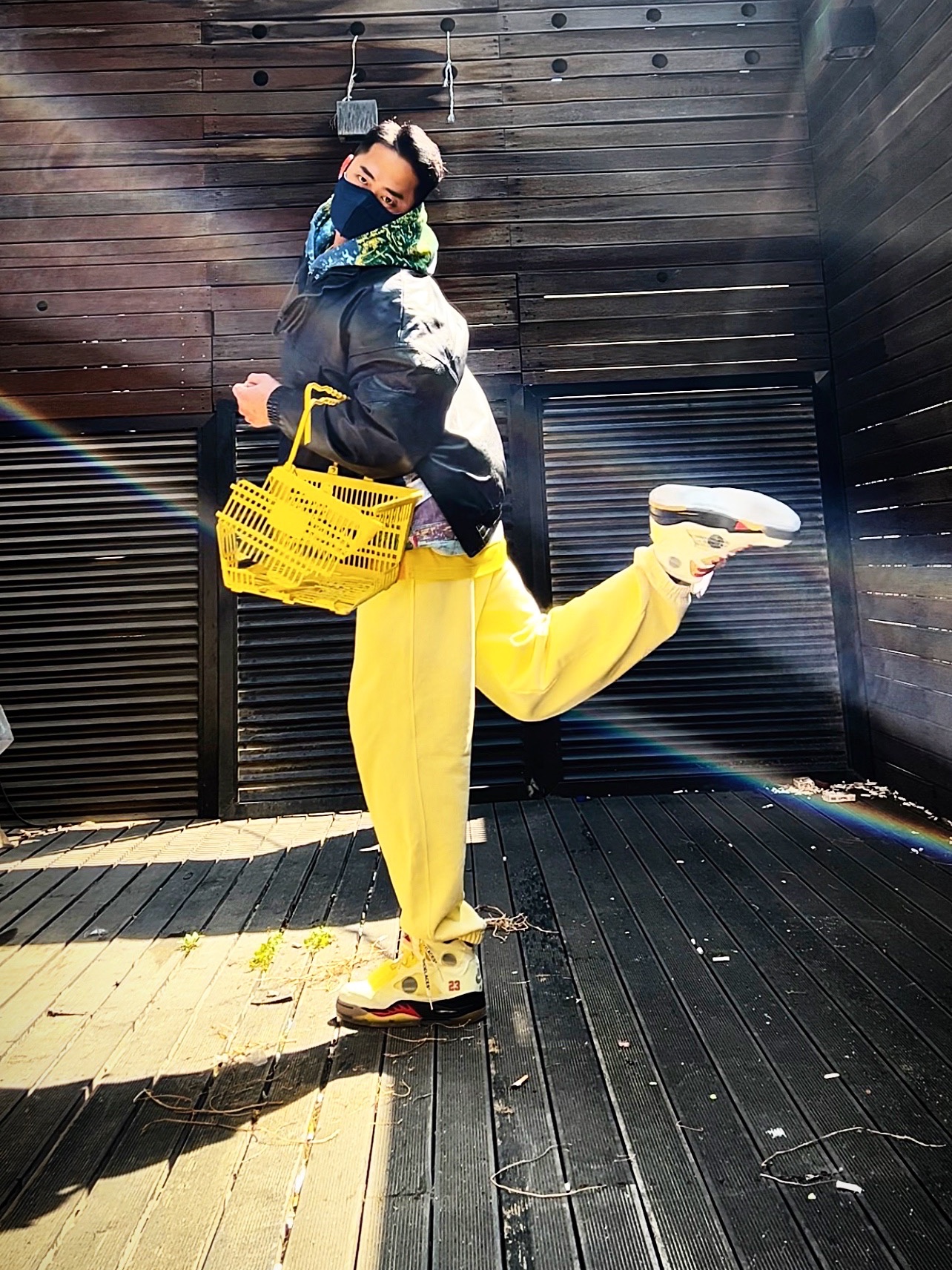 Supreme Bleed Logo S/S Top White - 20FW, Supreme x Nike Cargo Sweatpants Pale Yellow - 21SS 착용 스타일