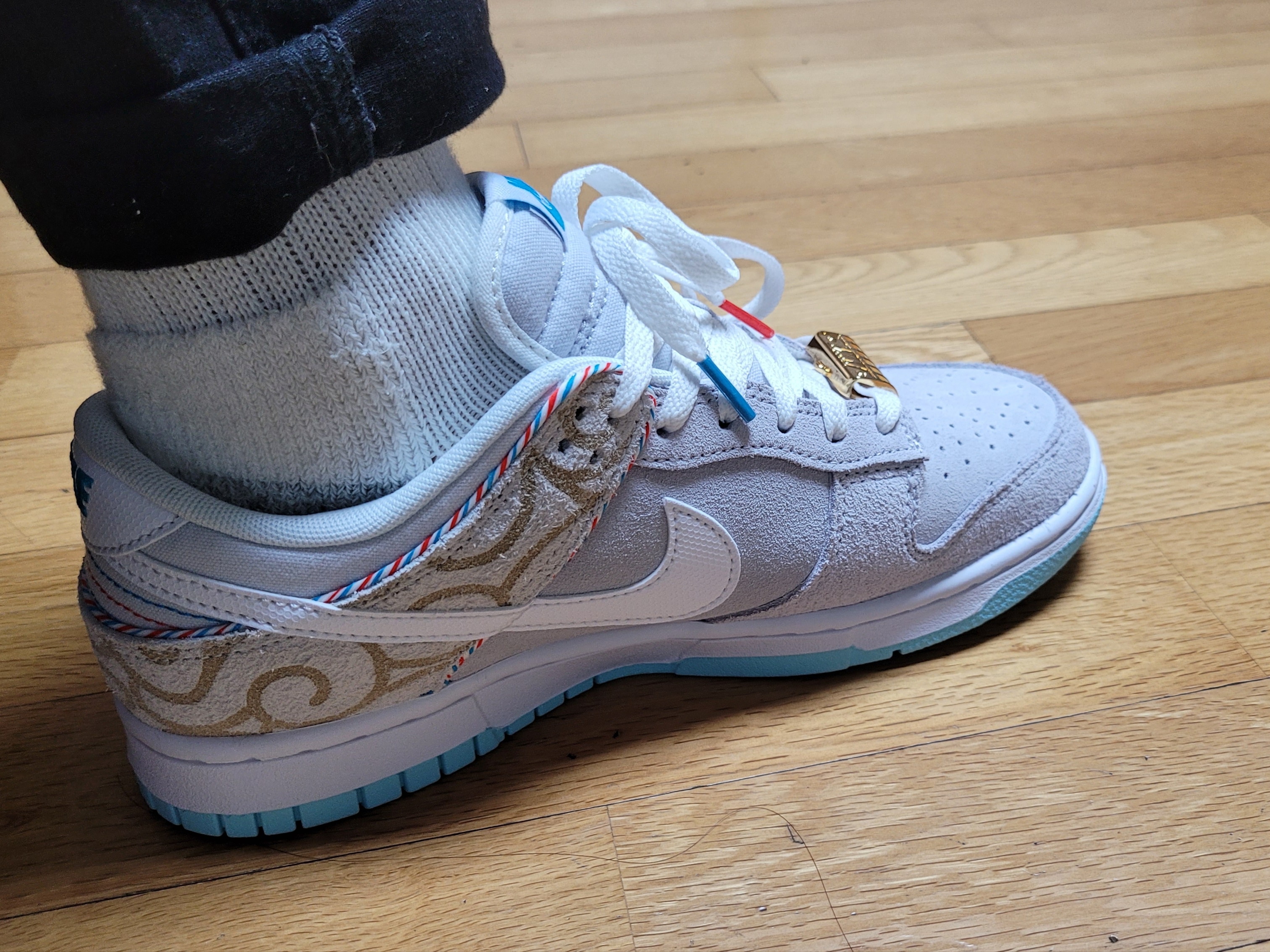 Nike Dunk Low Retro SE Barber Shop Grey 착용 스타일 - 1
