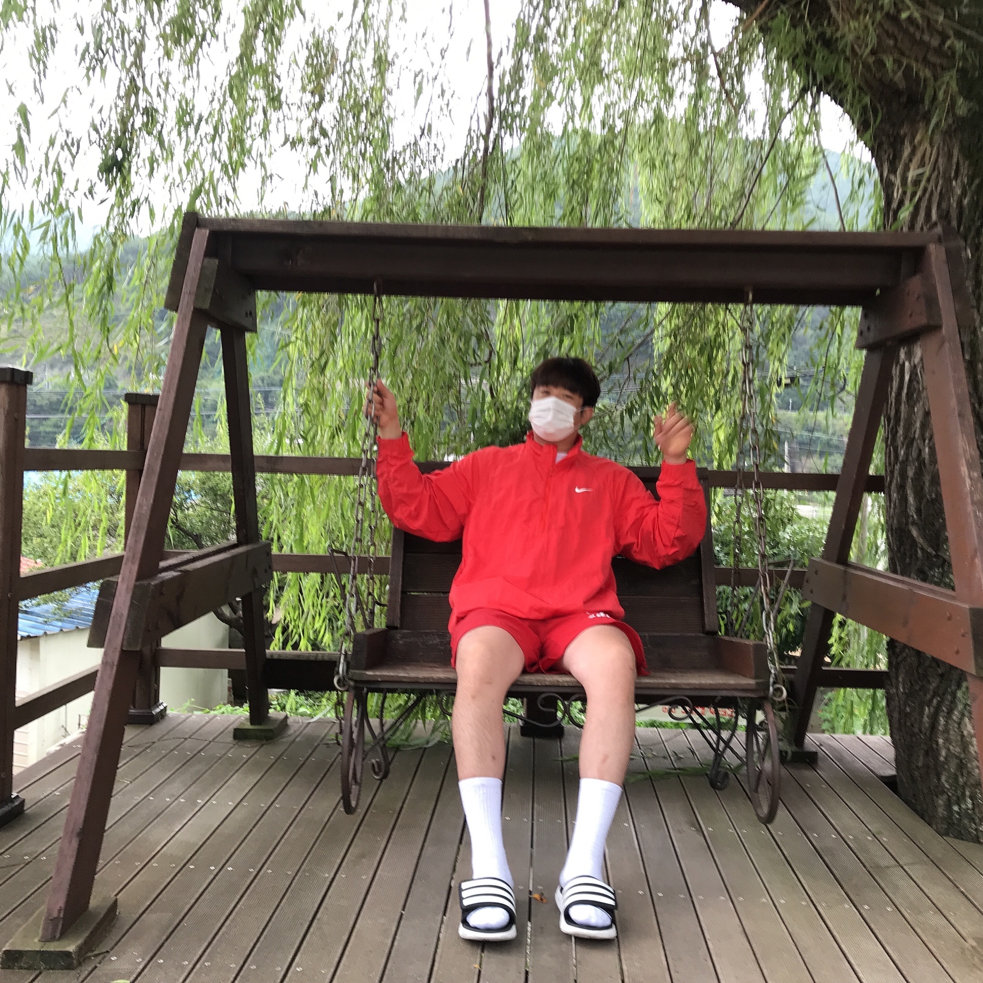 Nike x Stussy Windrunner Jacket Habanero Red, Stussy Stock Water Shorts Bright Red 착용 스타일