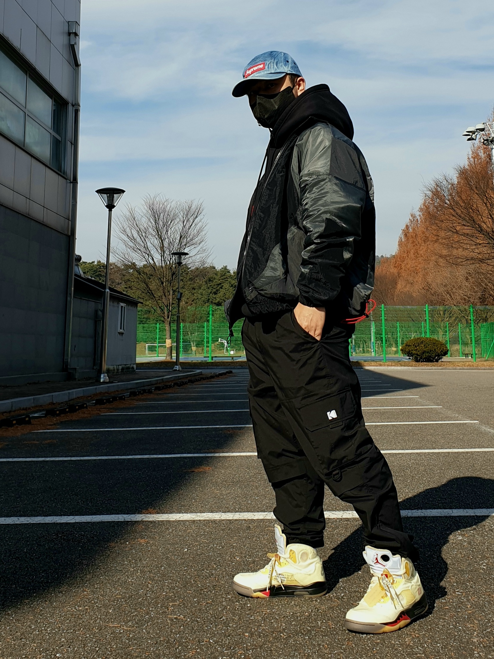 Jordan x Off-White Woven Jacket Black - US/EU, Jordan 5 x Off-White Retro SP Sail Fire Red 착용 스타일