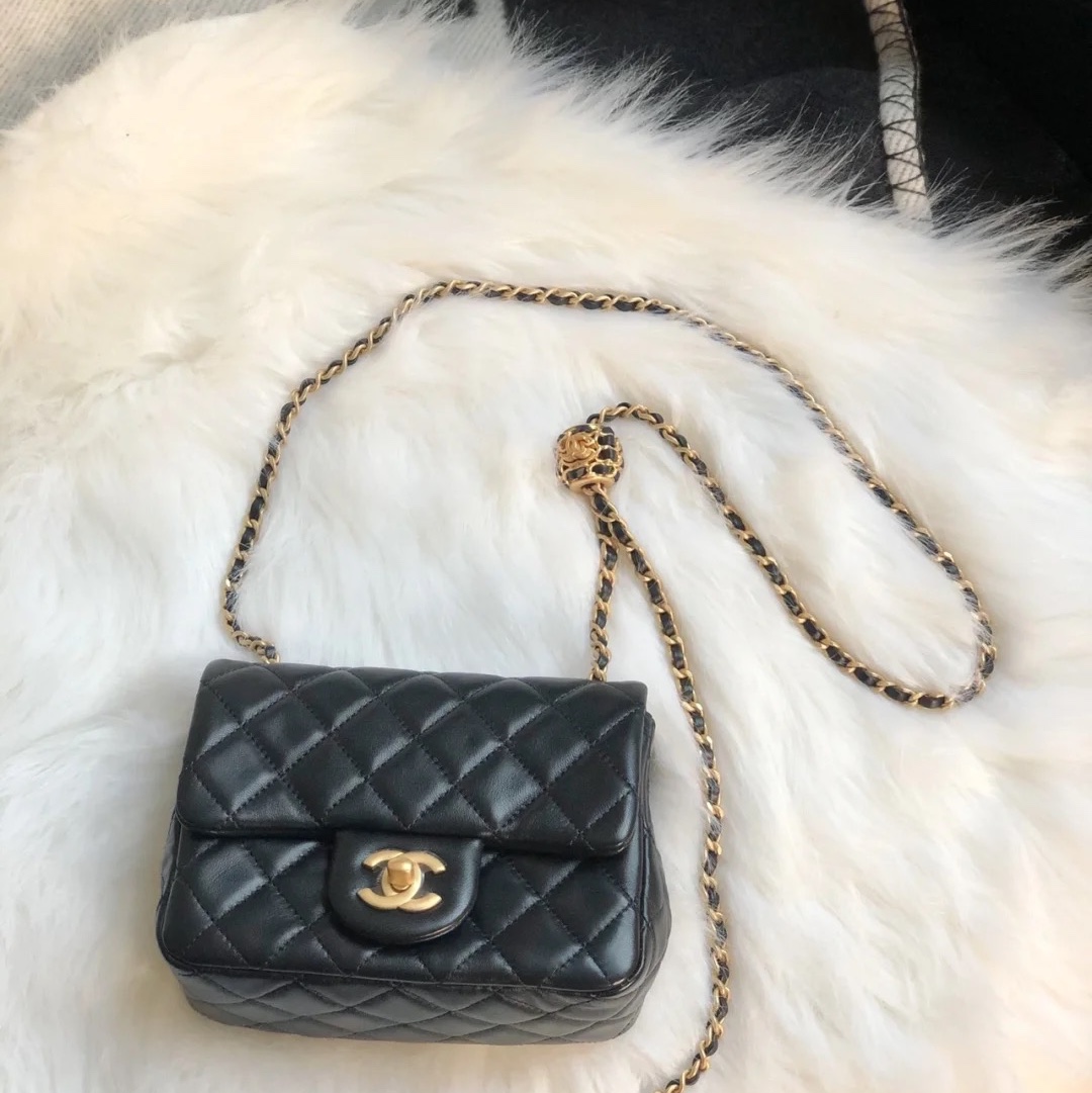 Chanel Mini Flap Bag Lambskin & Gold Black, Chanel Mini Flap Bag Lambskin & Gold Black 착용 스타일 - 1