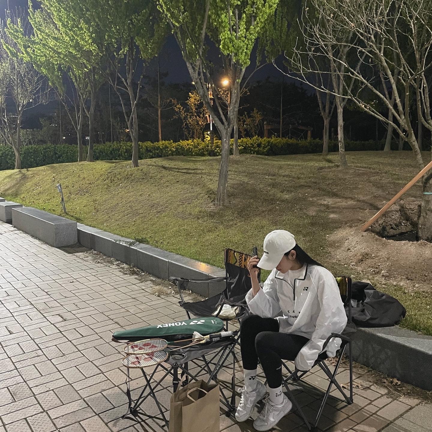 IAB Studio x Yonex Woven Pullover White, IAB Studio x Yonex Socks Pack White Green 착용 스타일 - 3