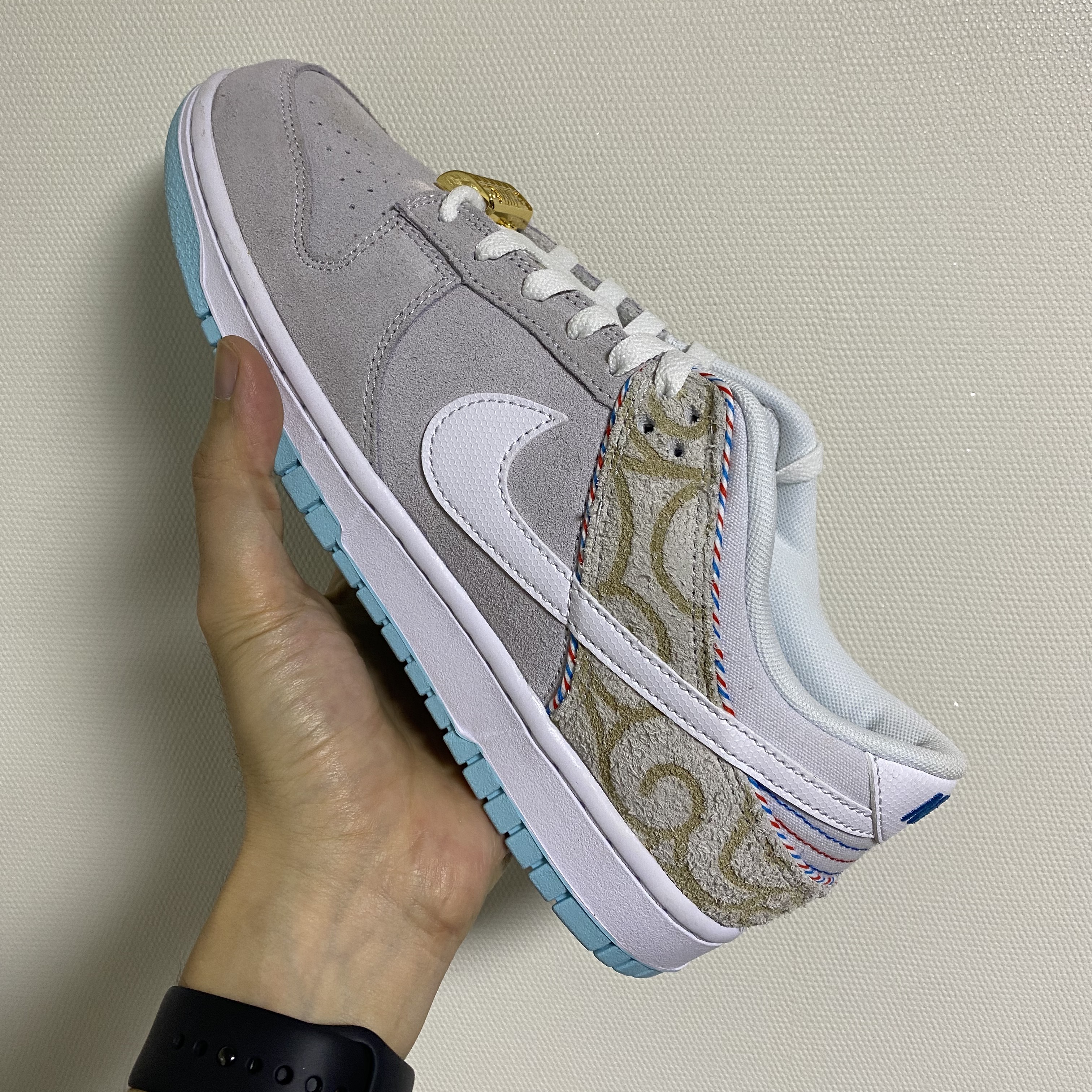 Nike Dunk Low Retro SE Barber Shop Grey 착용 스타일