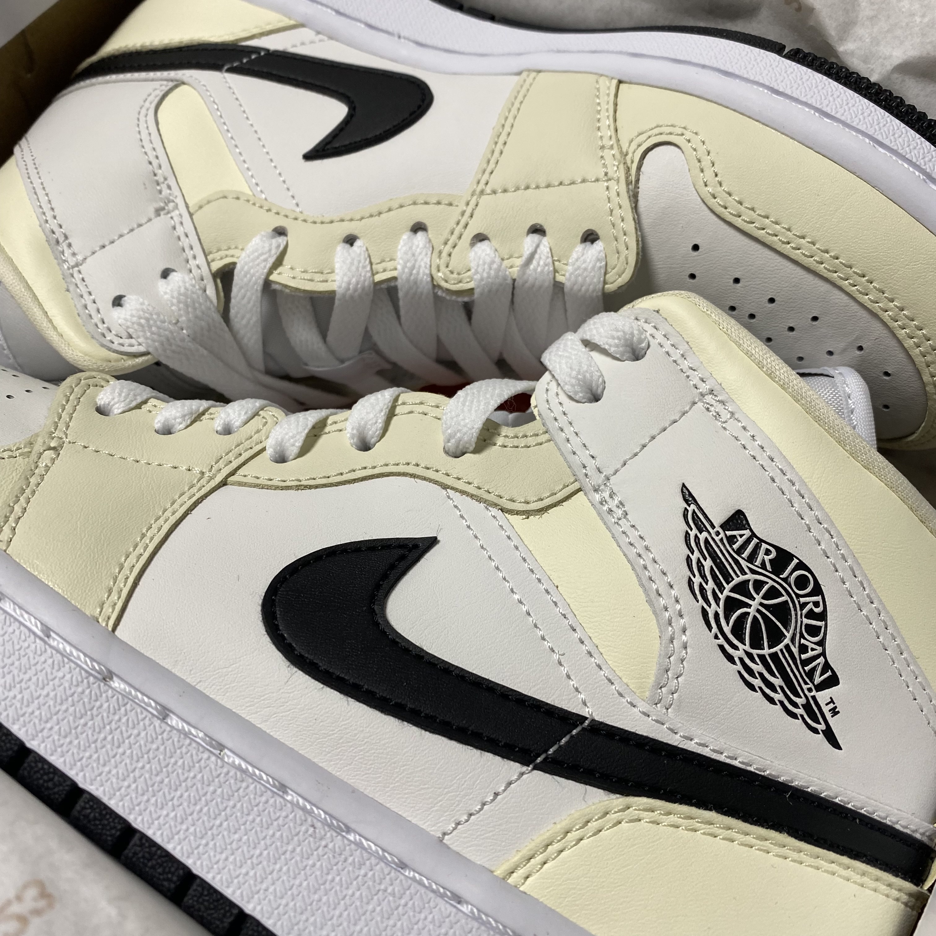 (W) Jordan 1 Mid Coconut Milk 착용 스타일