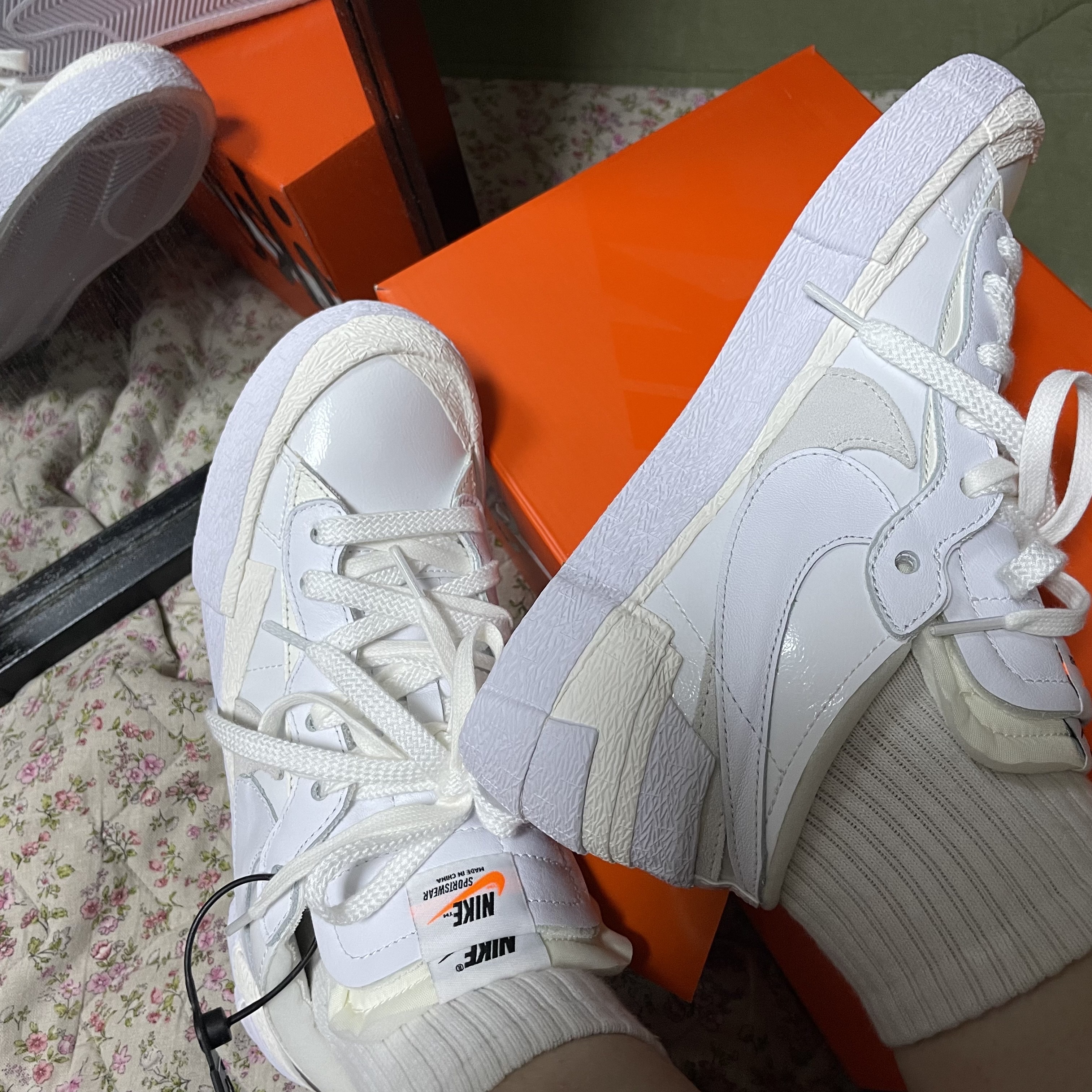 Nike x Sacai Blazer Low White Patent Leather 착용 스타일