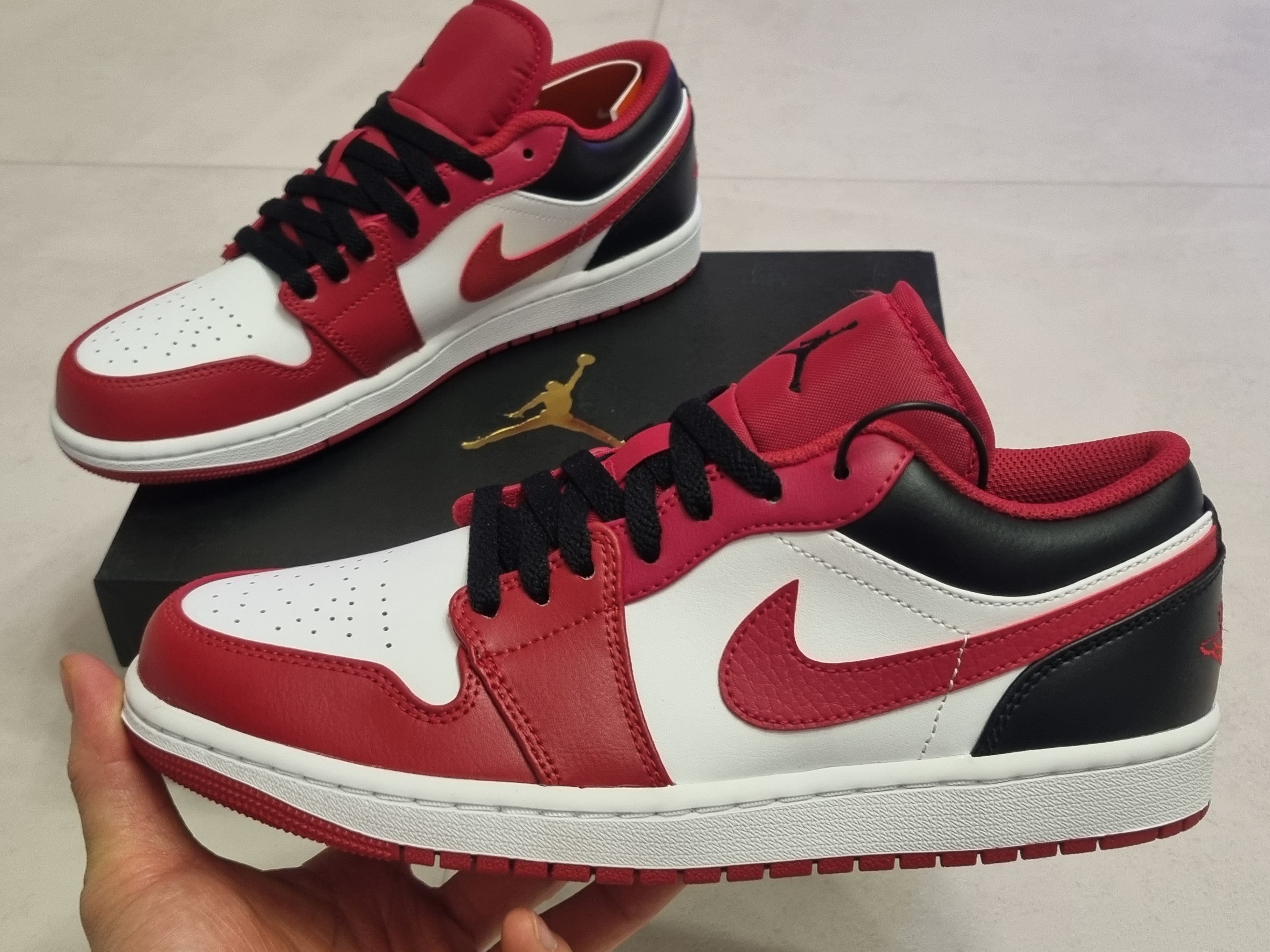 Jordan 1 Low White Gym Red Black, (GS) Jordan 1 Low White Gym Red Black 착용 스타일