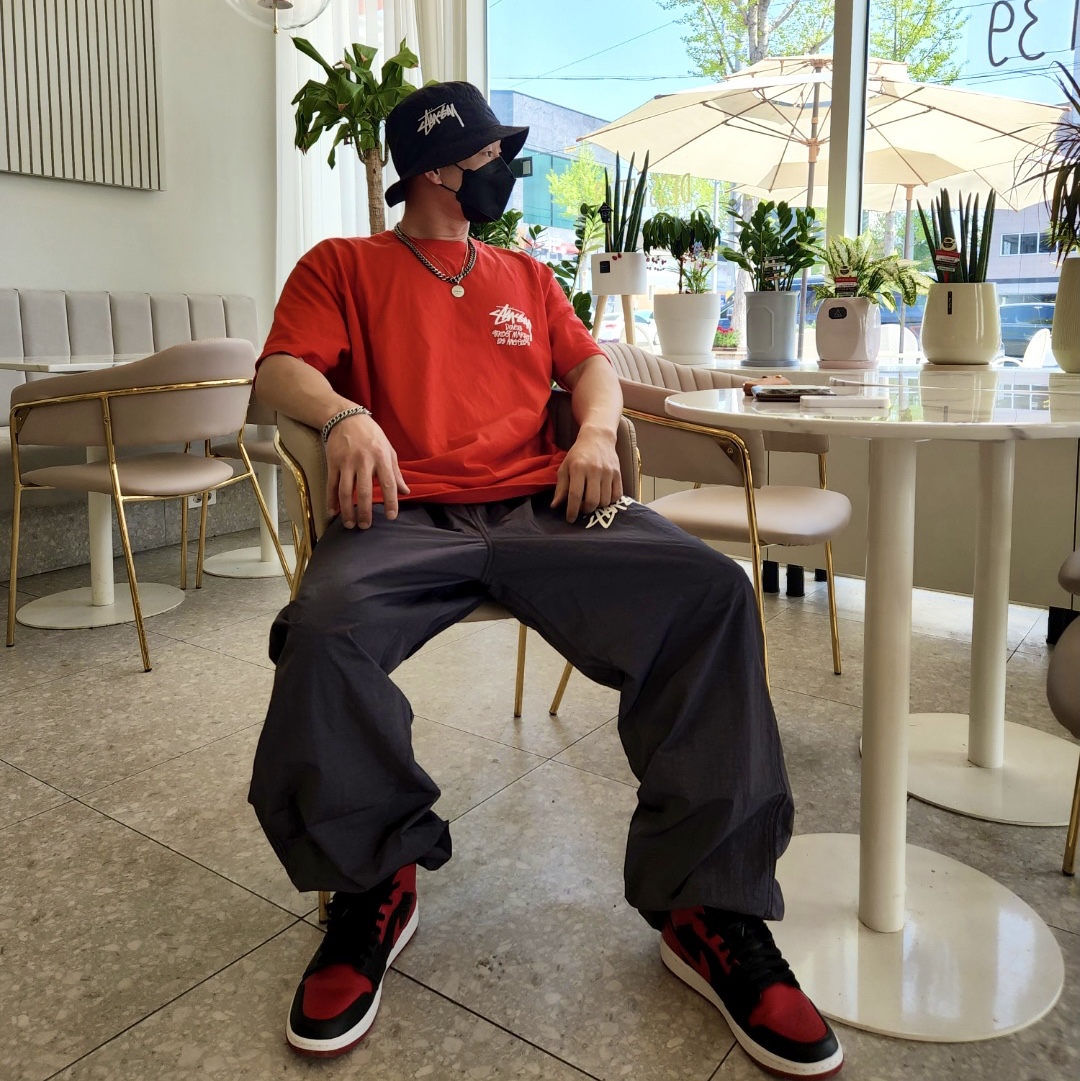 Stussy Stock DSM Los Angeles T-Shirt Red, Nike x Stussy Beach Pants Off Noir 착용 스타일 - 3