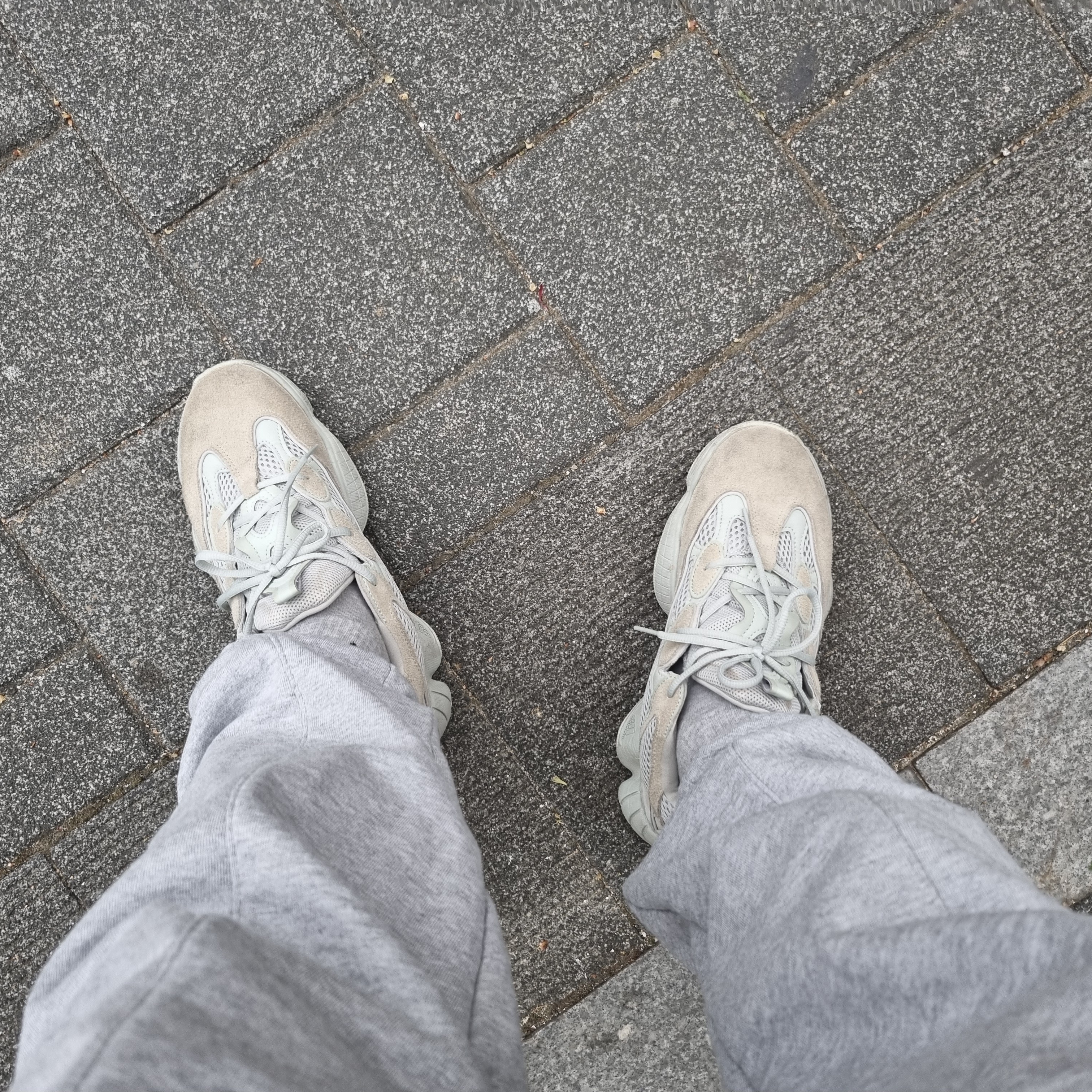 Adidas Yeezy 500 Salt 착용 스타일 - 2
