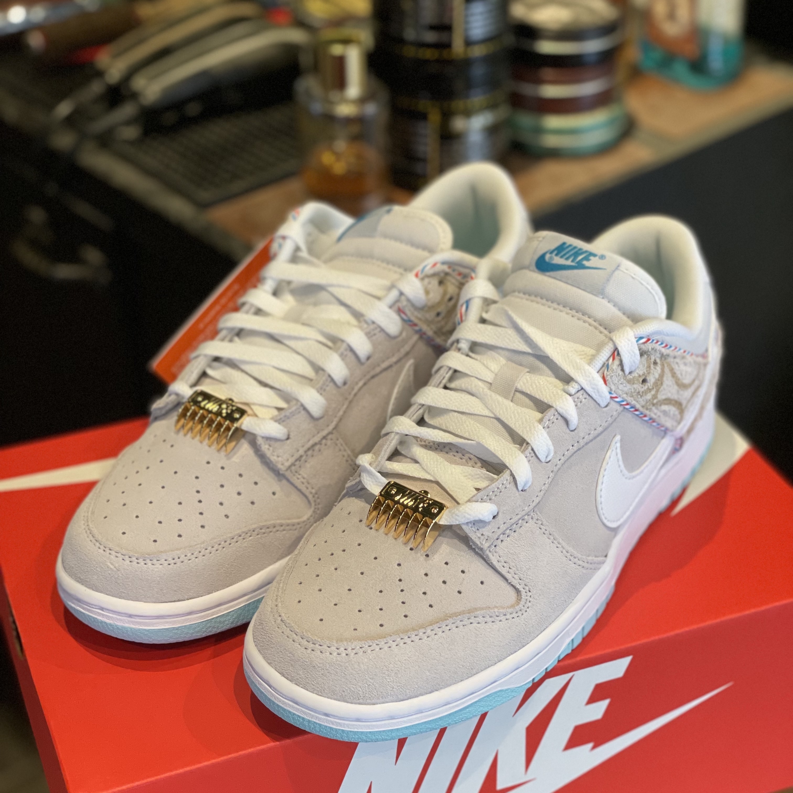 Nike Dunk Low Retro SE Barber Shop Grey 착용 스타일 - 1