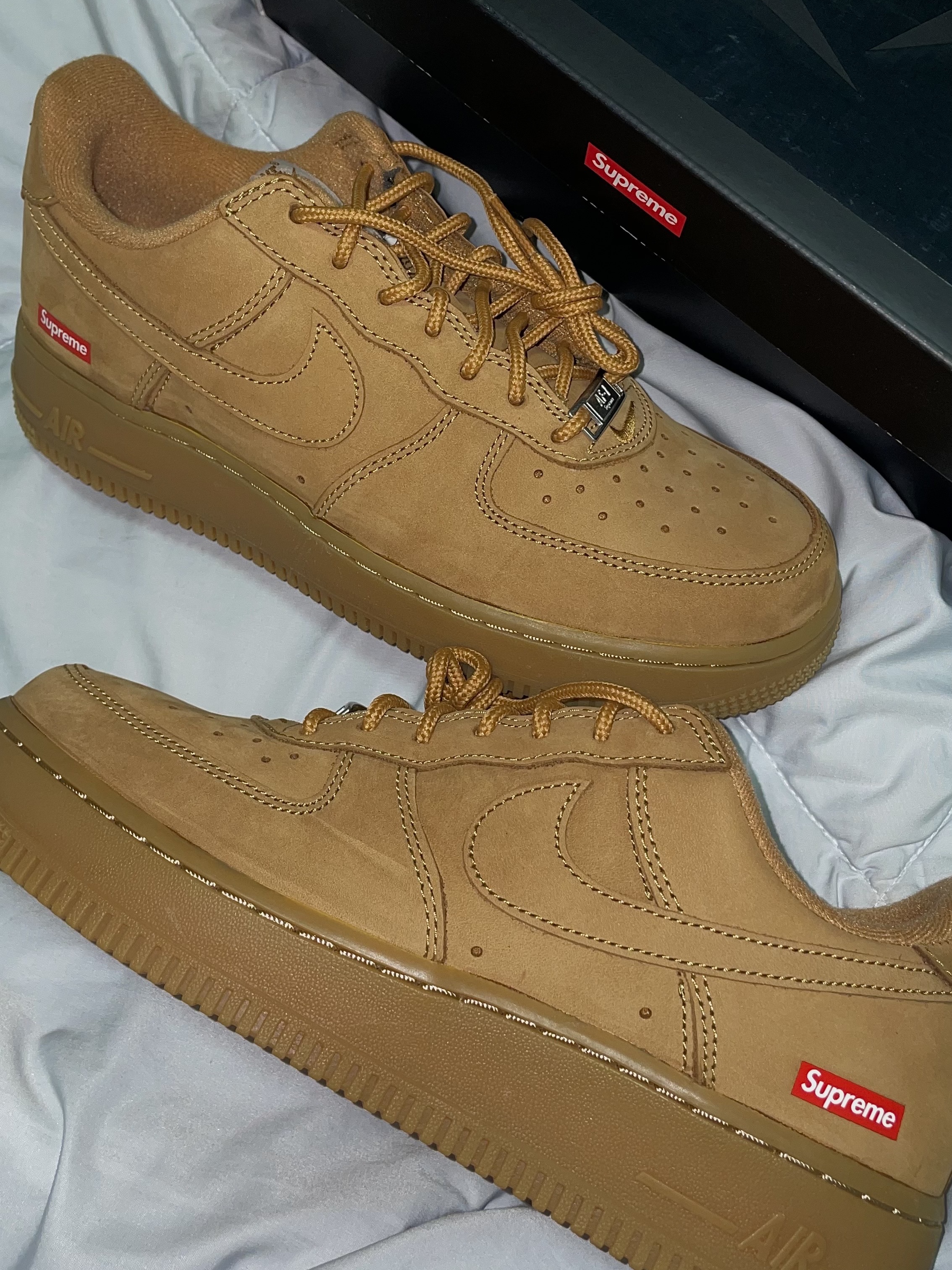 Nike x Supreme Air Force 1 Low Flax 착용 스타일