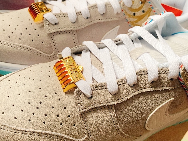 Nike Dunk Low Retro SE Barber Shop Grey 착용 스타일
