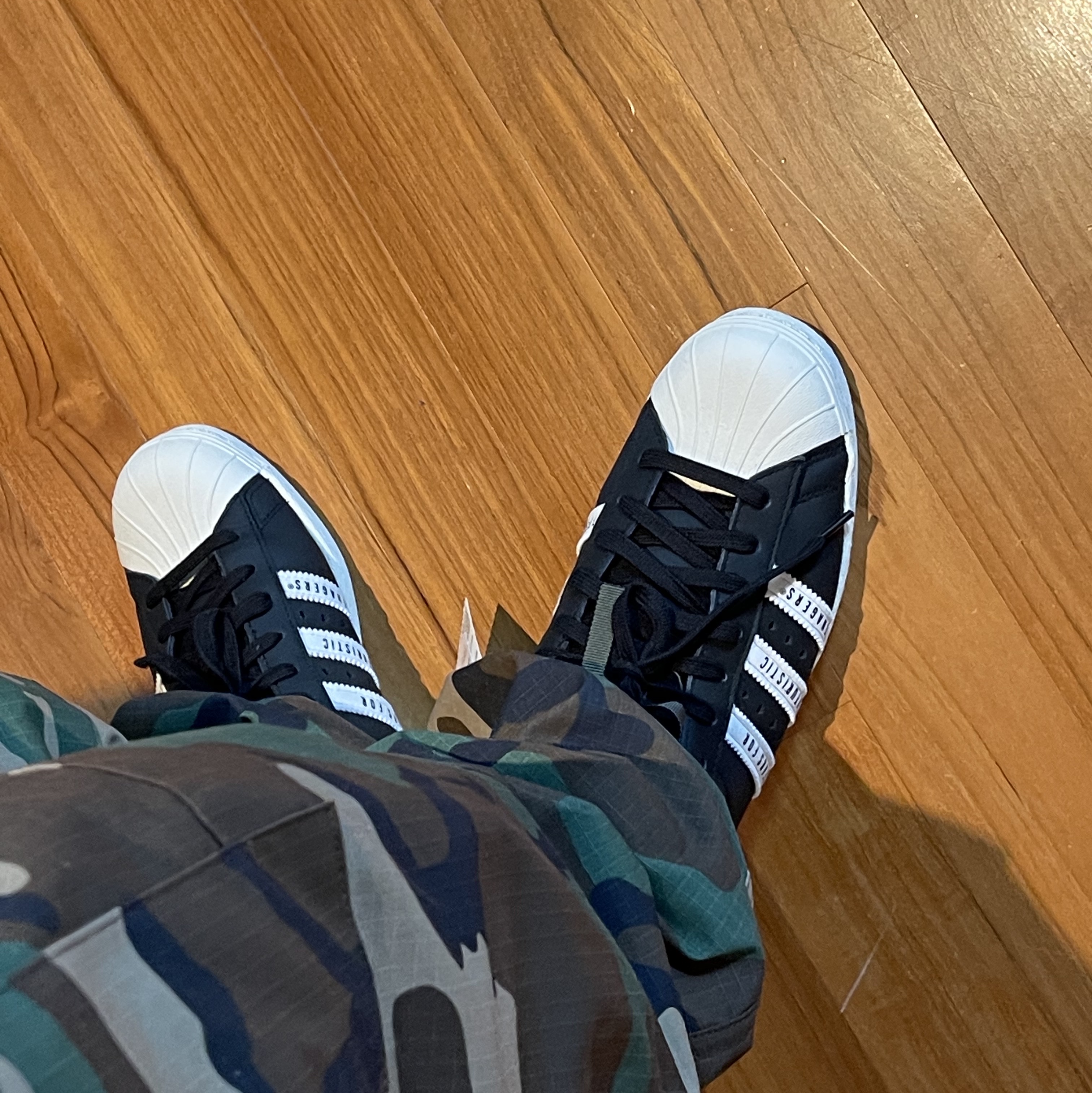 Adidas x Human Made Superstar Black White 착용 스타일 - 1