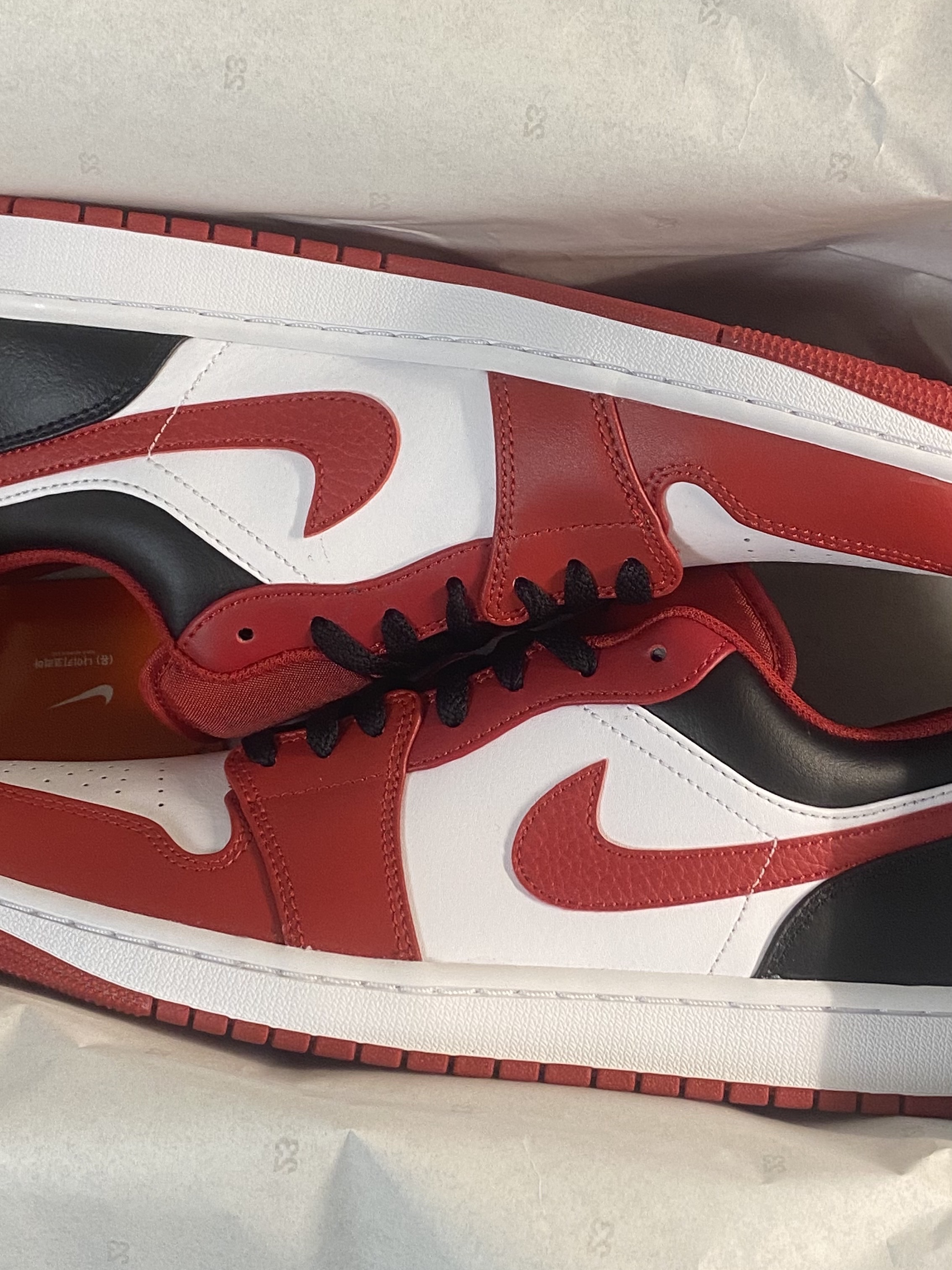 Jordan 1 Low White Gym Red Black 착용 스타일
