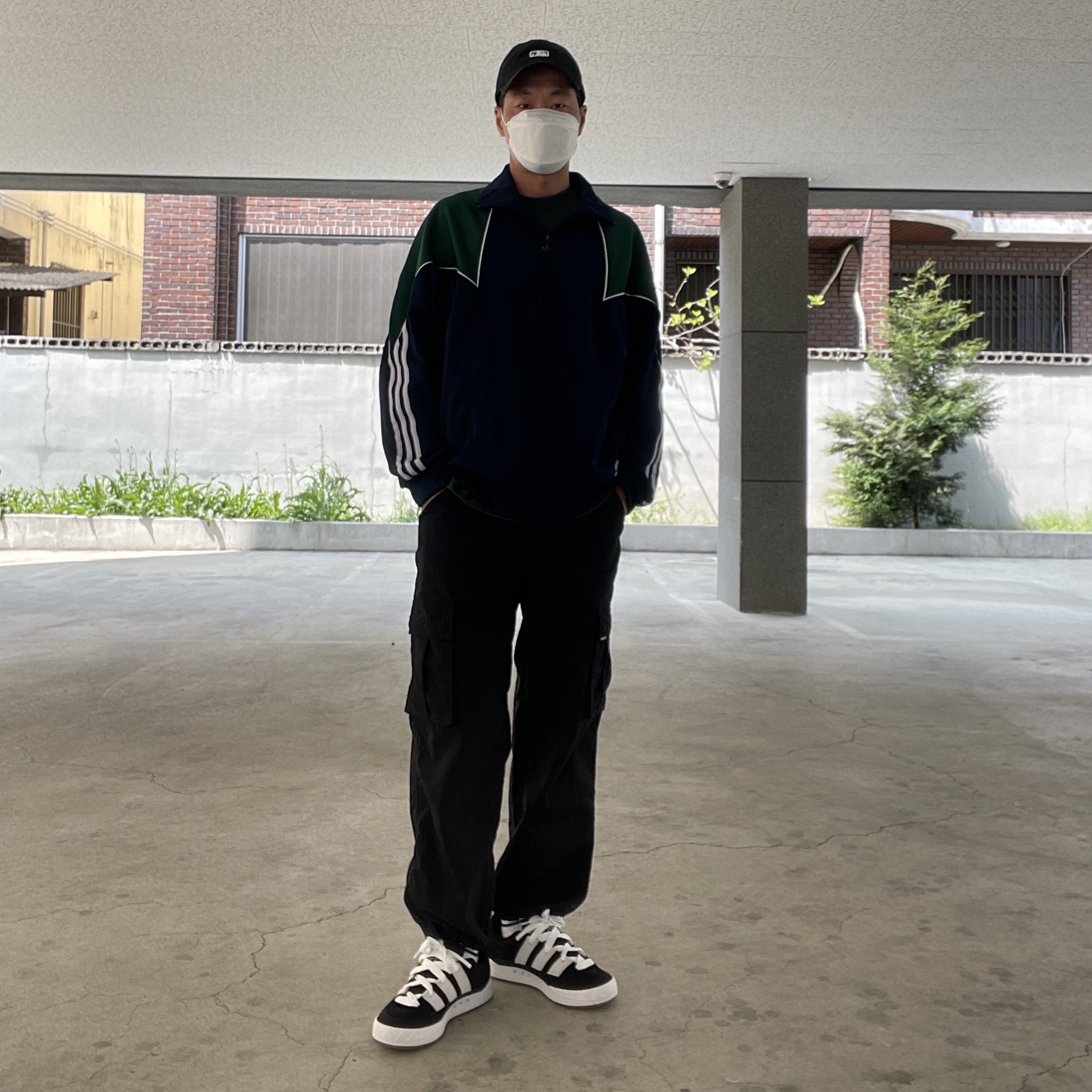 Adidas Adimatic Core Black 착용 스타일 - 2