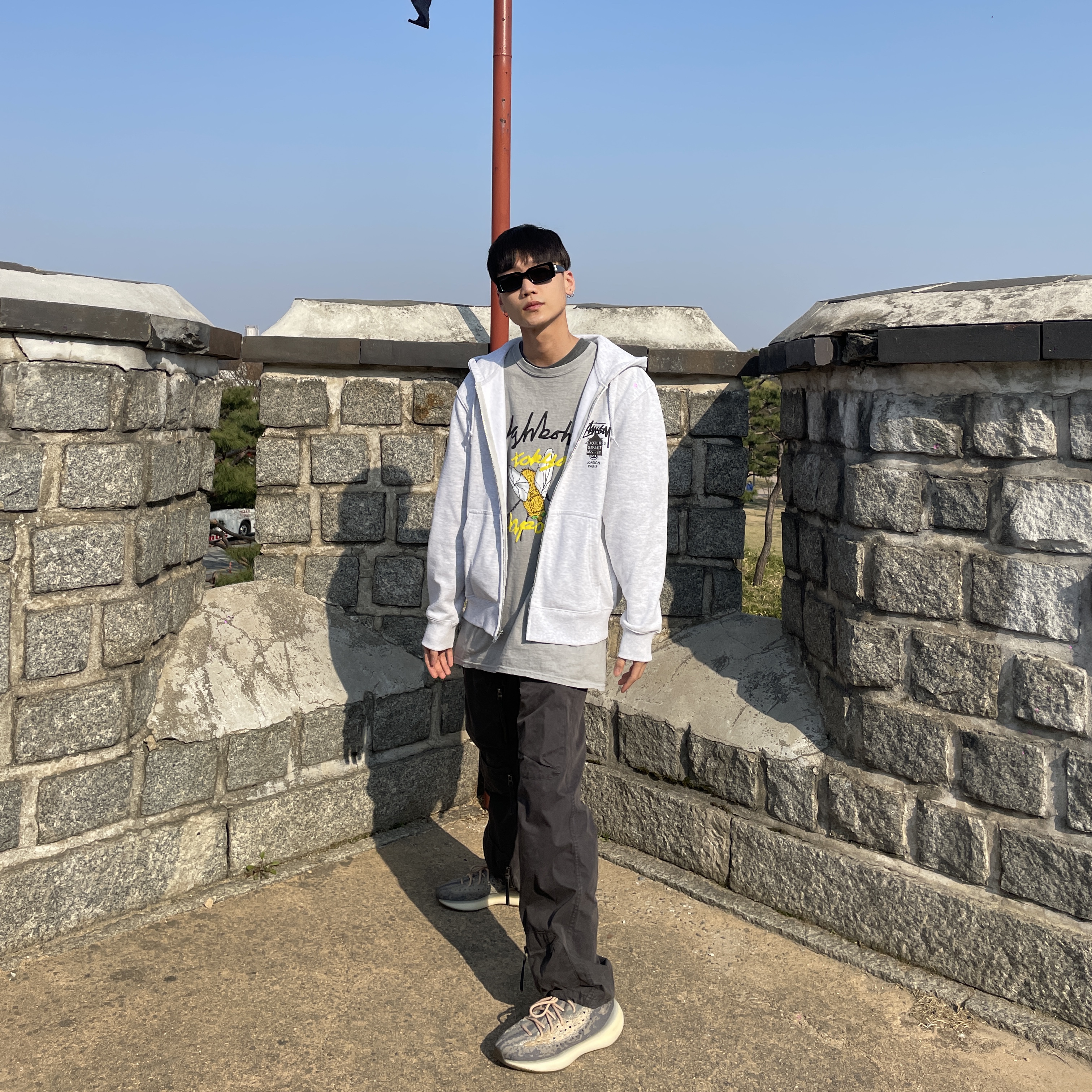Adidas Yeezy Boost 380 Mist - Non-Reflective, Stussy DSM World Tour Zip Hoodie Ash Heather 2021 착용 스타일 - 1