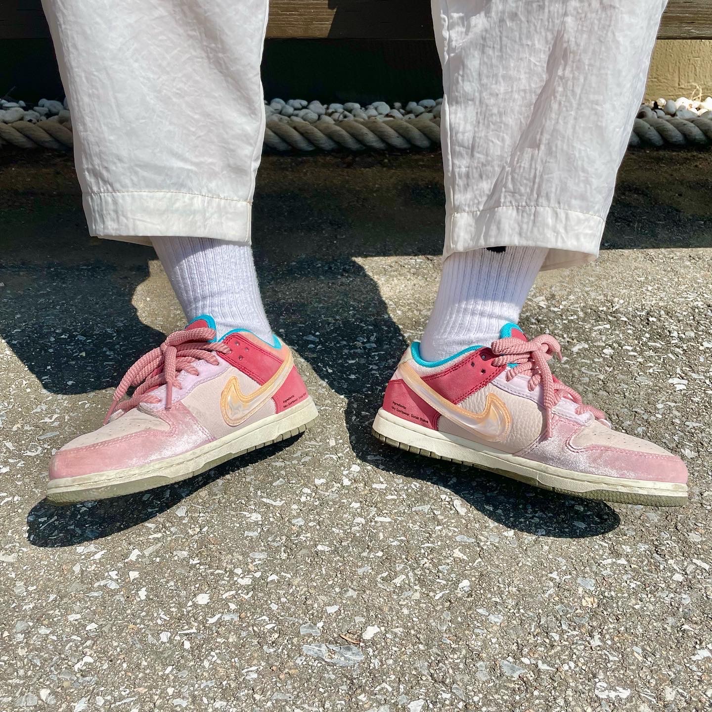(PS) Nike x Social Status Dunk Low Free Lunch Strawberry Milk 착용 스타일 - 4