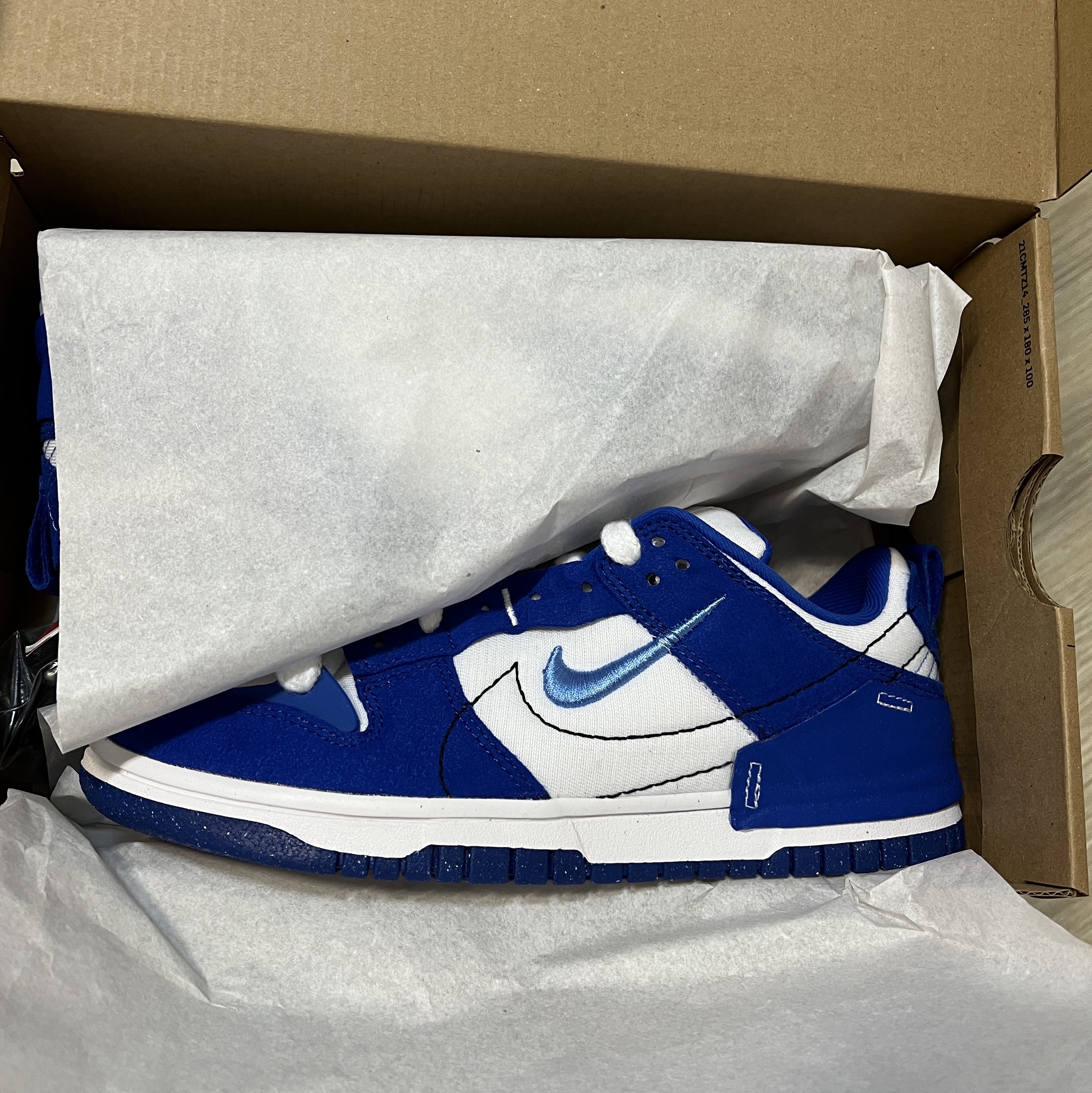(W) Nike Dunk Low Disrupt 2 White and University Blue 착용 스타일 - 1
