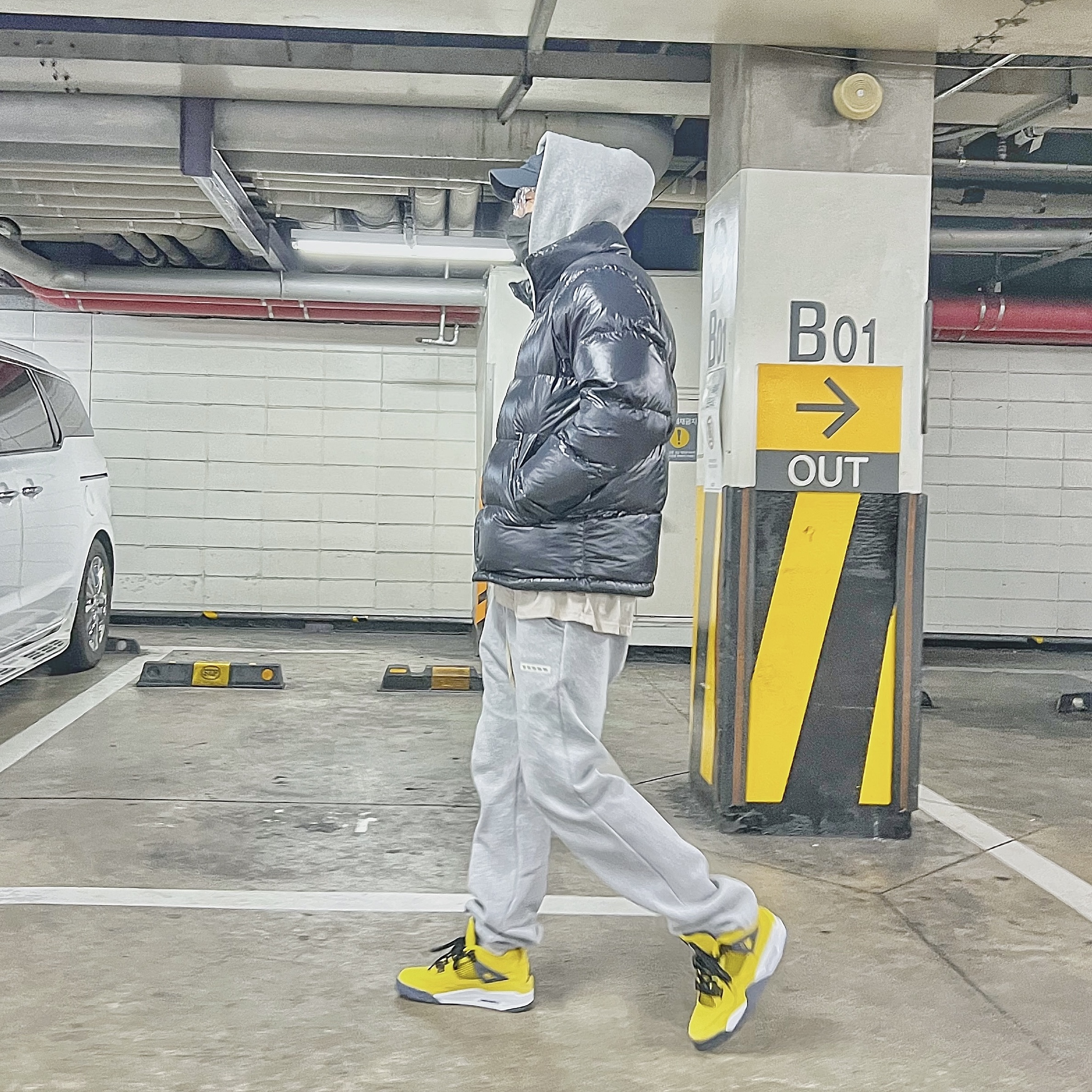 Jordan 4 Retro Tour Yellow 착용 스타일