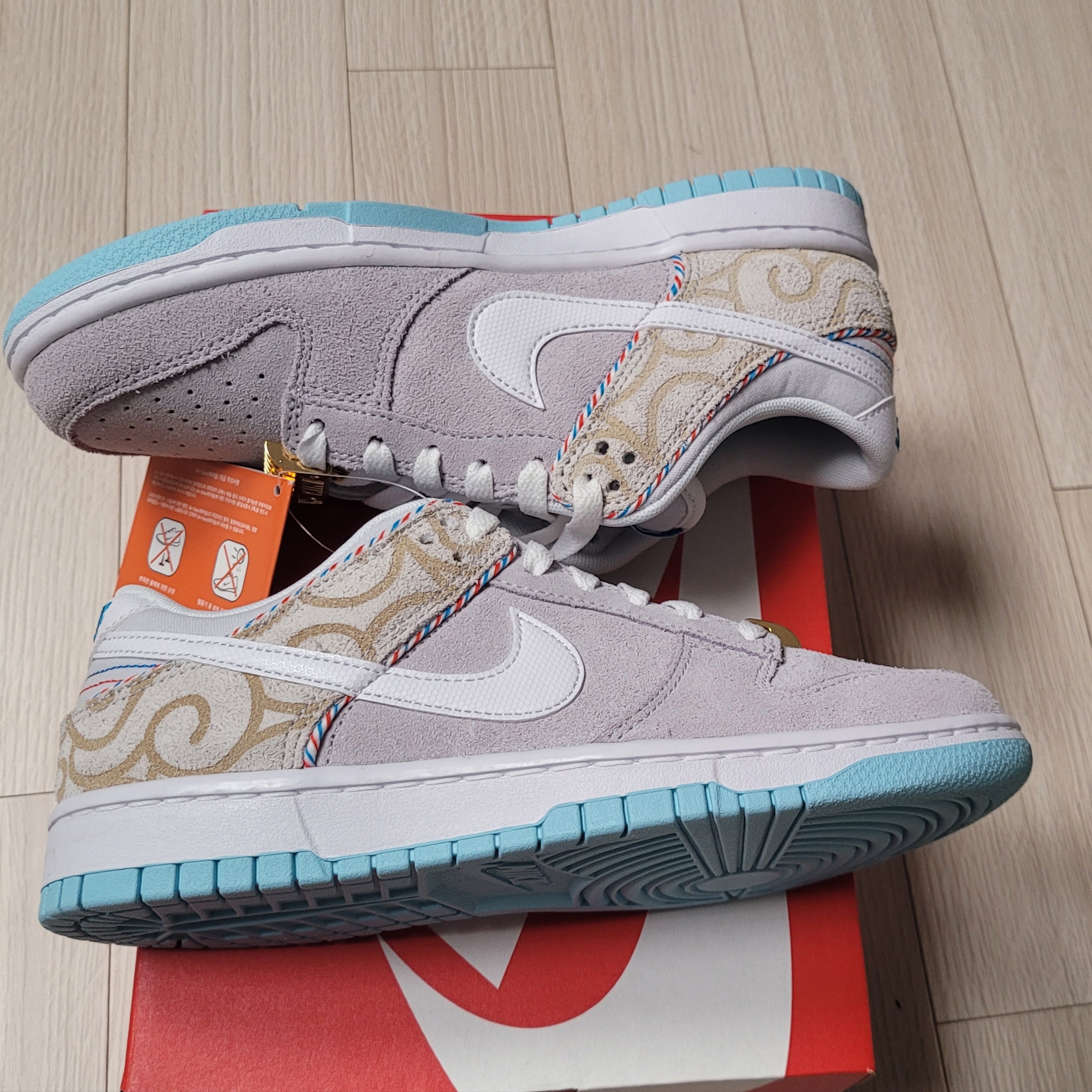 Nike Dunk Low Retro SE Barber Shop Grey 착용 스타일 - 1