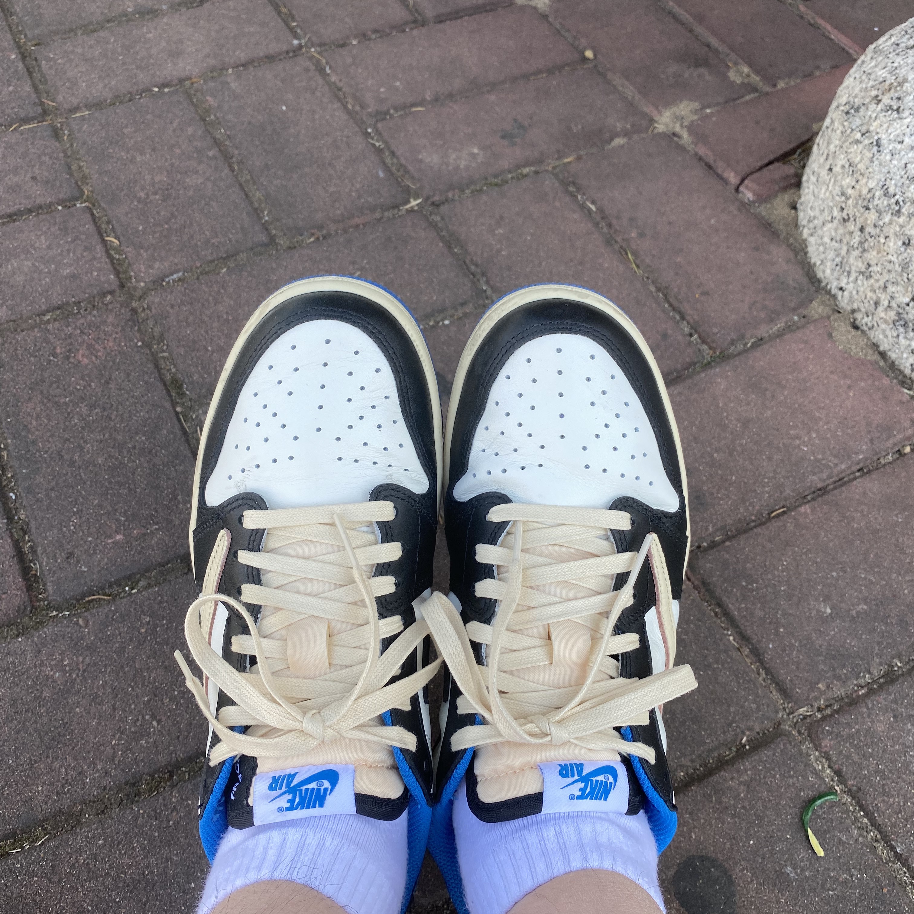 Jordan 1 x Travis Scott x Fragment Retro Low OG SP Military Blue 착용 스타일 - 2