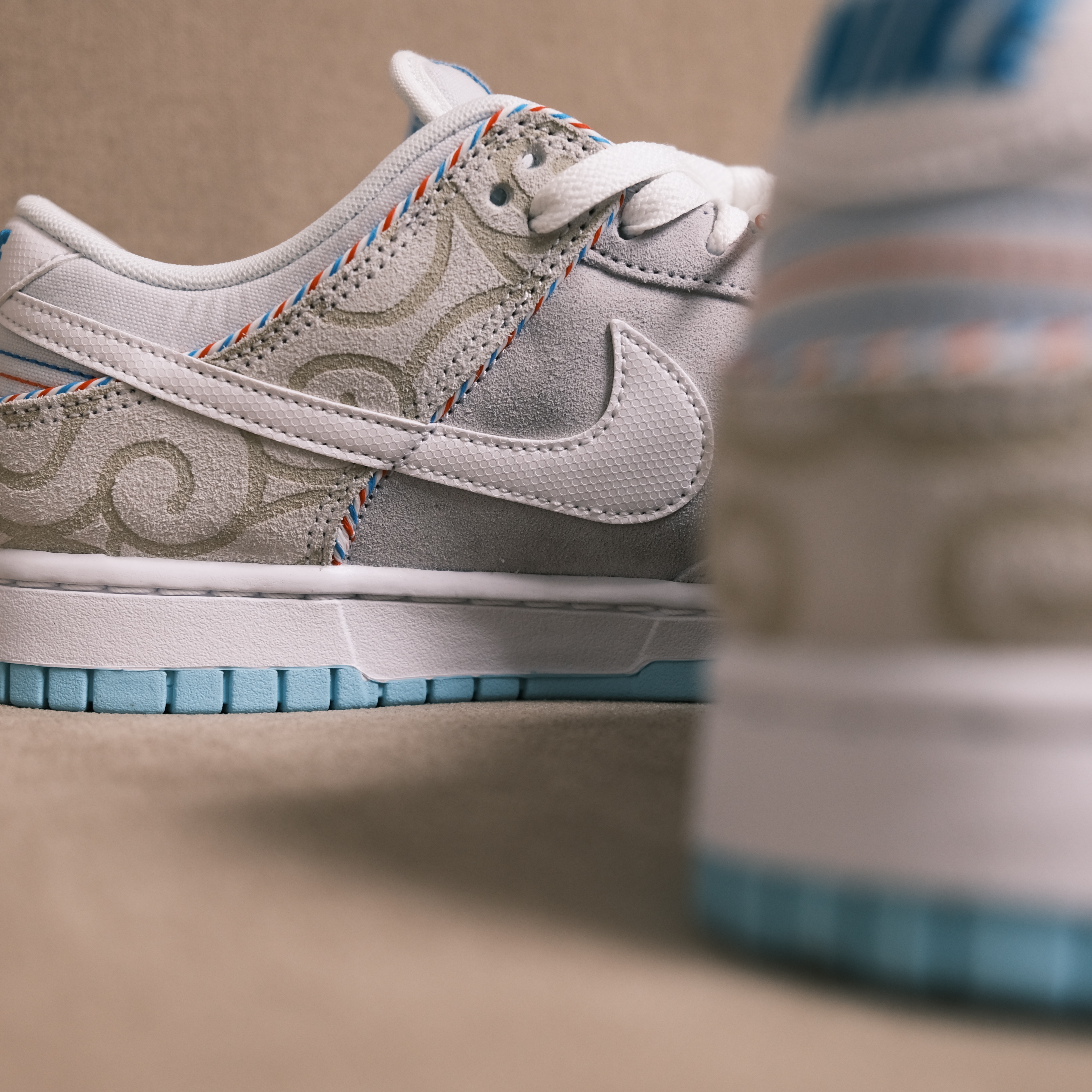 Nike Dunk Low Retro SE Barber Shop Grey 착용 스타일 - 2