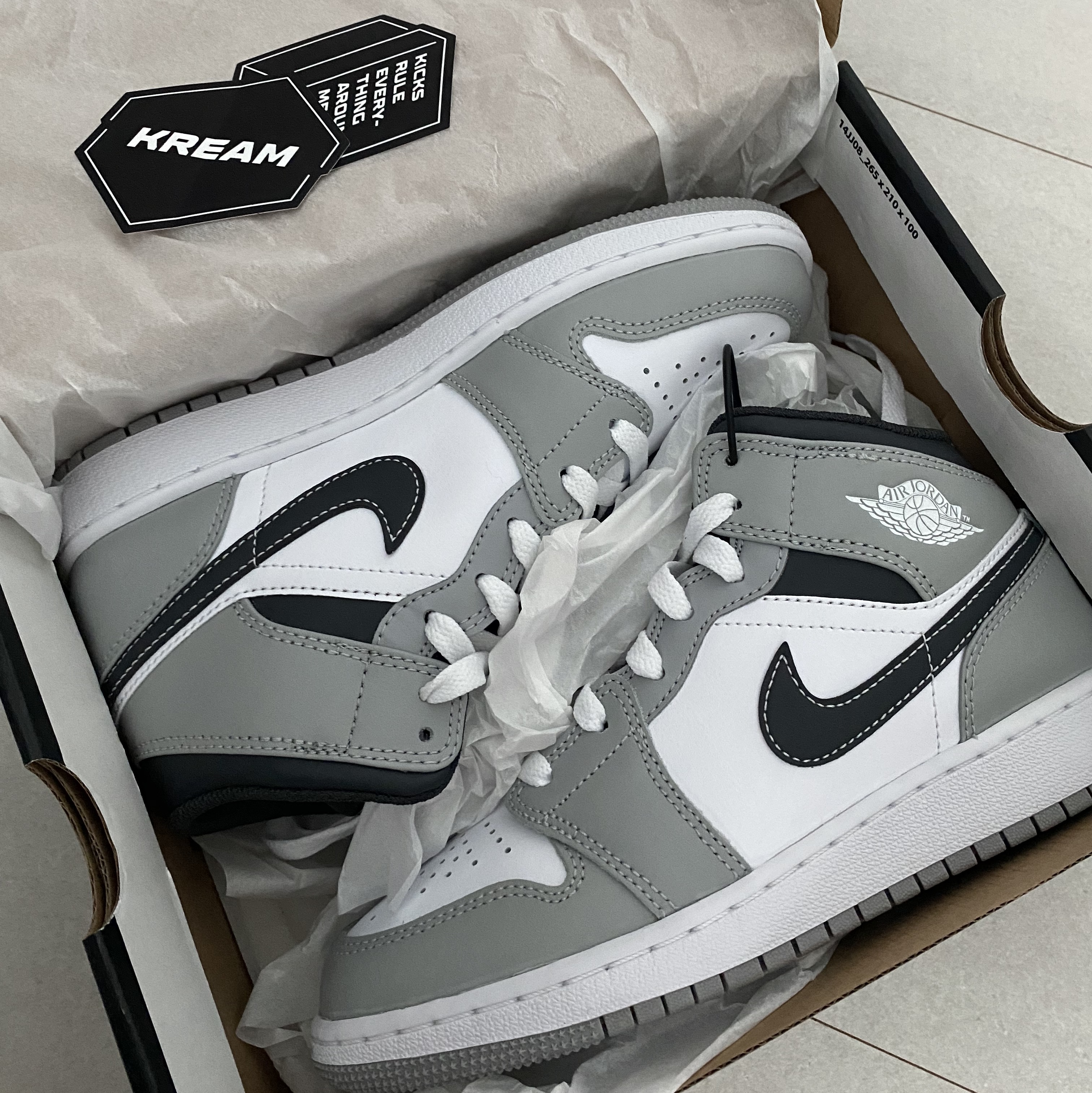 Jordan 1 Mid Light Smoke Grey Anthracite, (GS) Jordan 1 Mid Light Smoke Grey Anthracite 착용 스타일