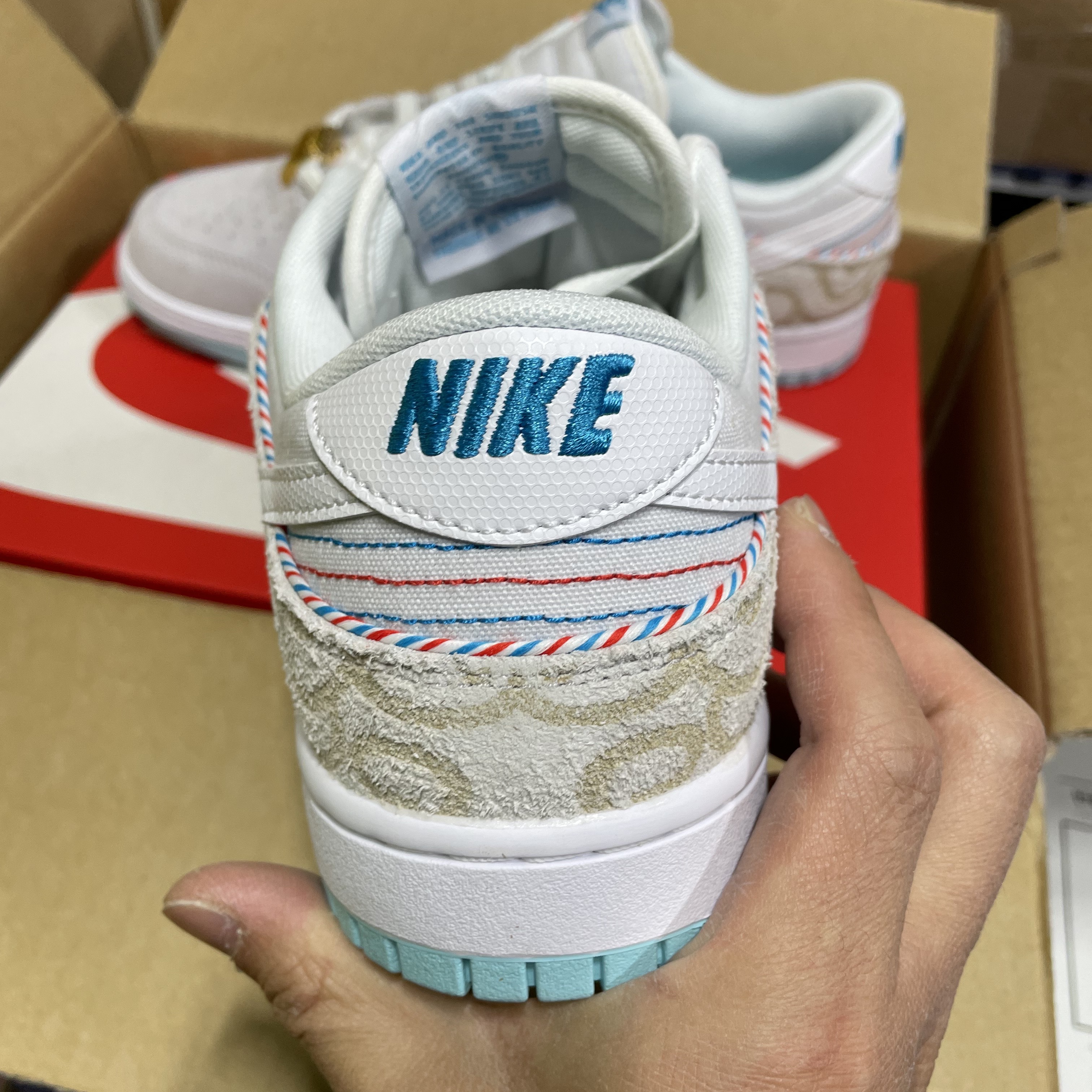 Nike Dunk Low Retro SE Barber Shop Grey 착용 스타일 - 3