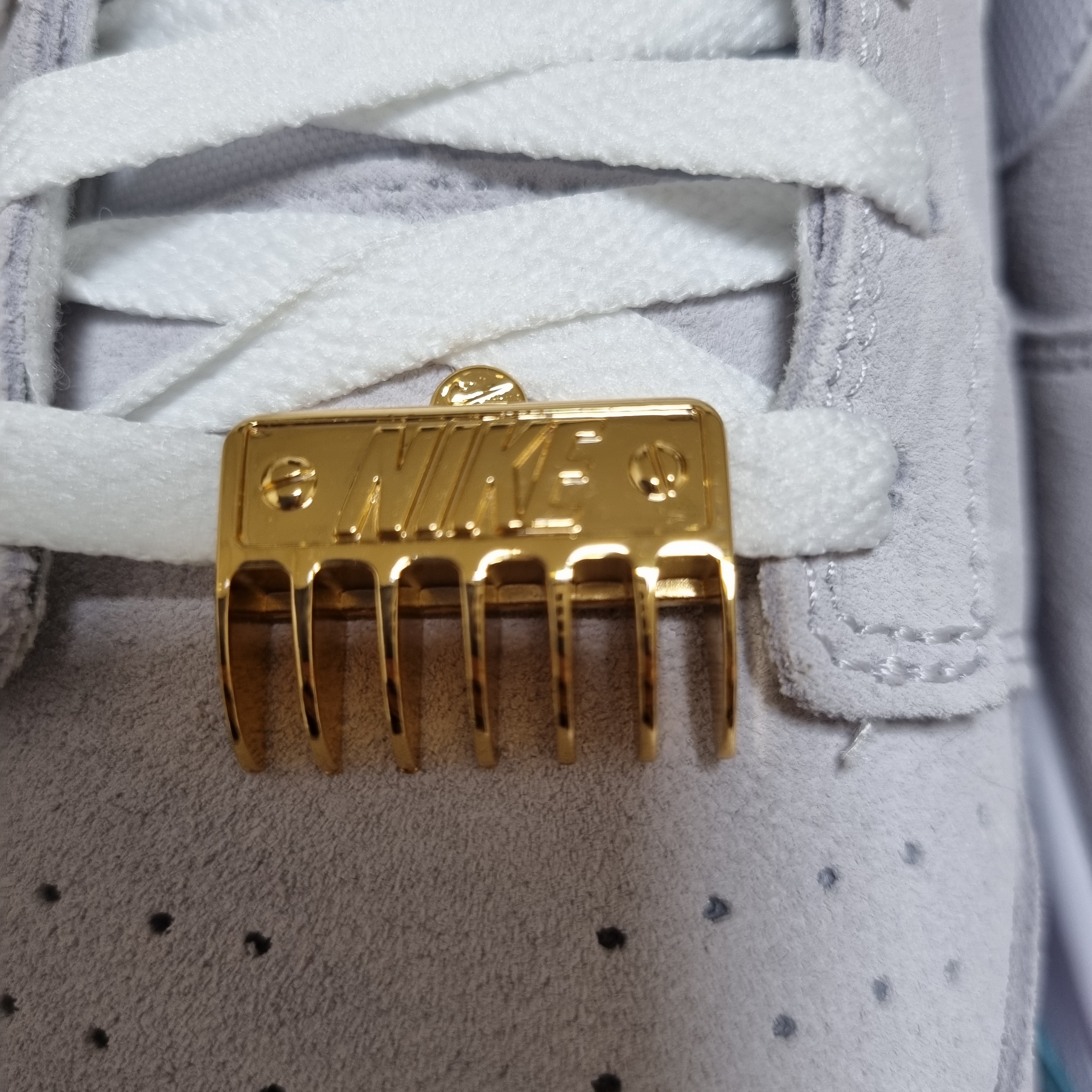 Nike Dunk Low Retro SE Barber Shop Grey 착용 스타일 - 3