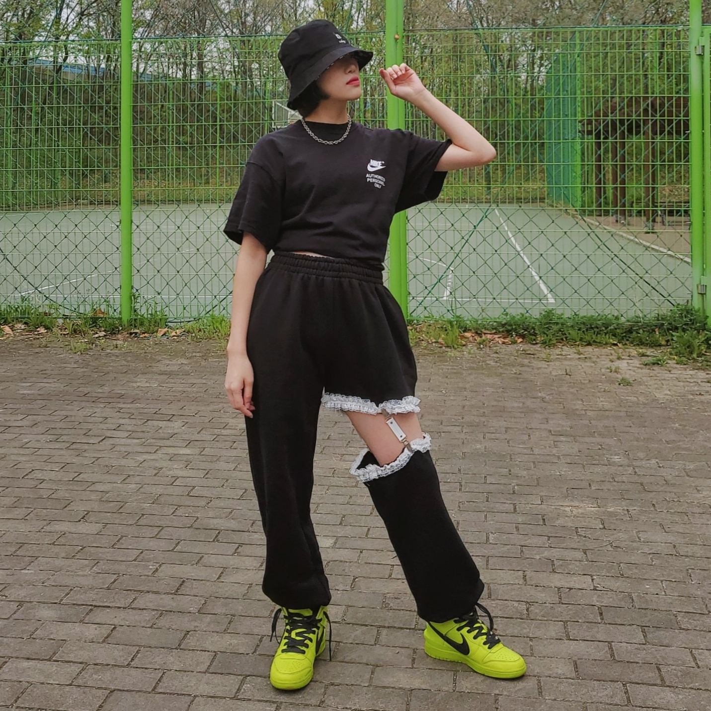Nike x Ambush Dunk High Flash Lime 착용 스타일 - 2