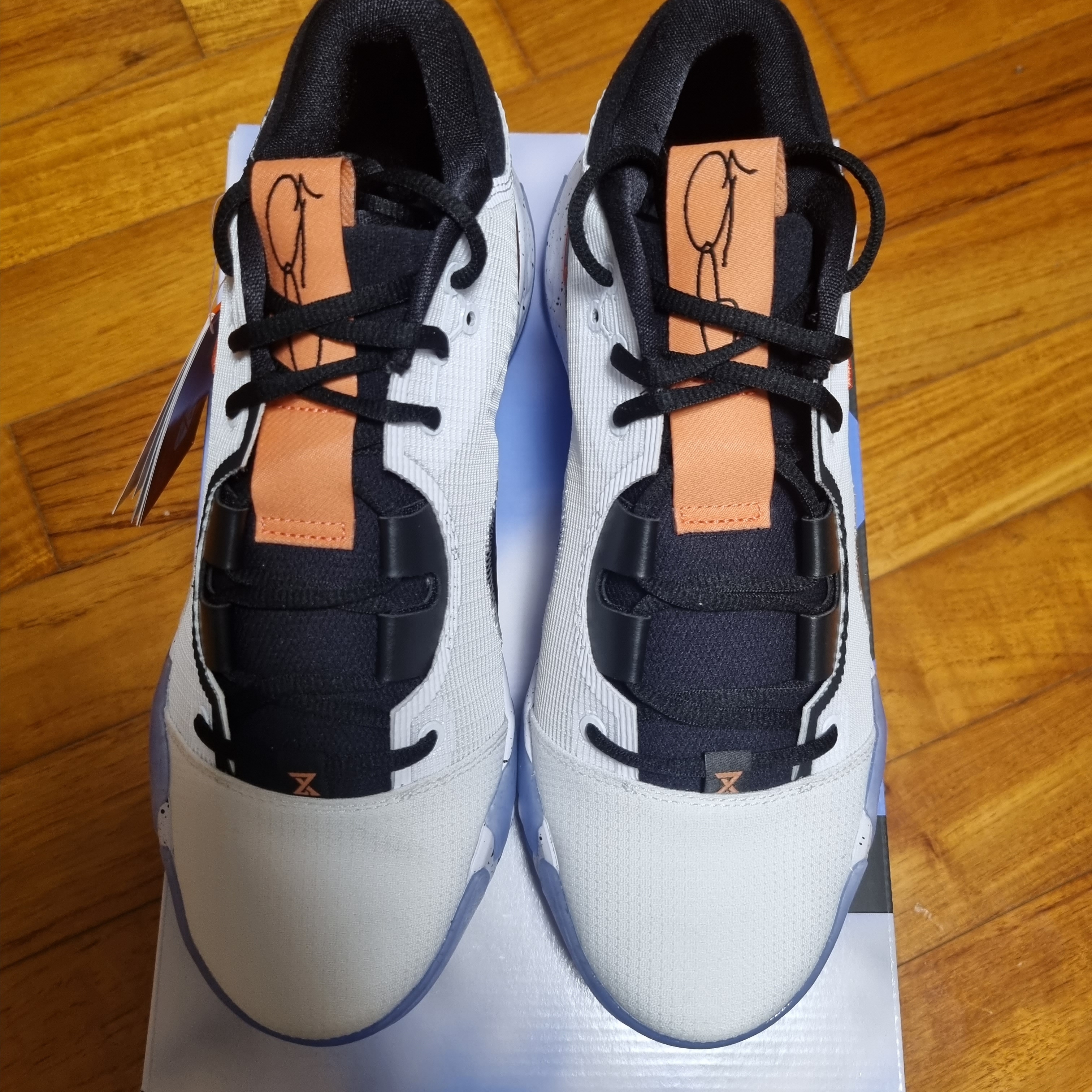 Nike PG 6 EP Fluoro 착용 스타일 - 2