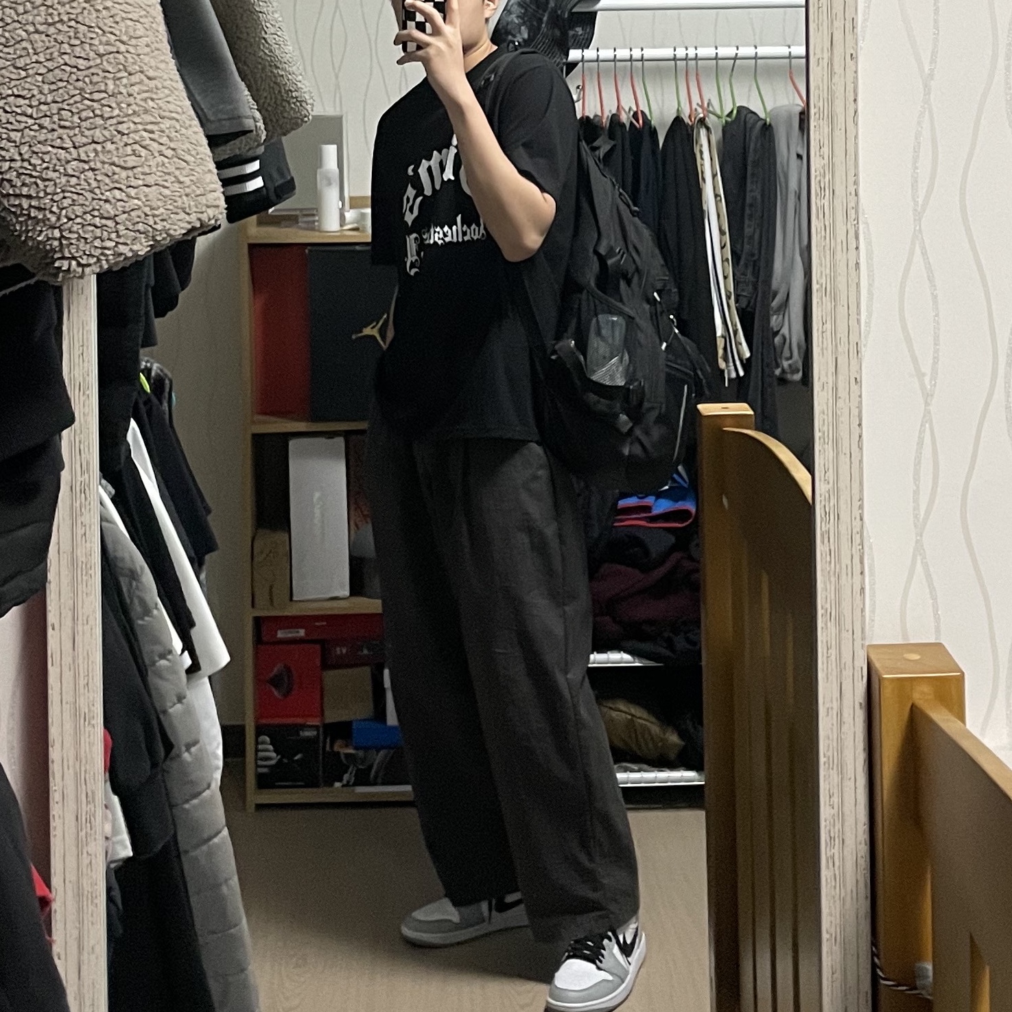 Jordan 1 Mid Light Smoke Grey 착용 스타일 - 2