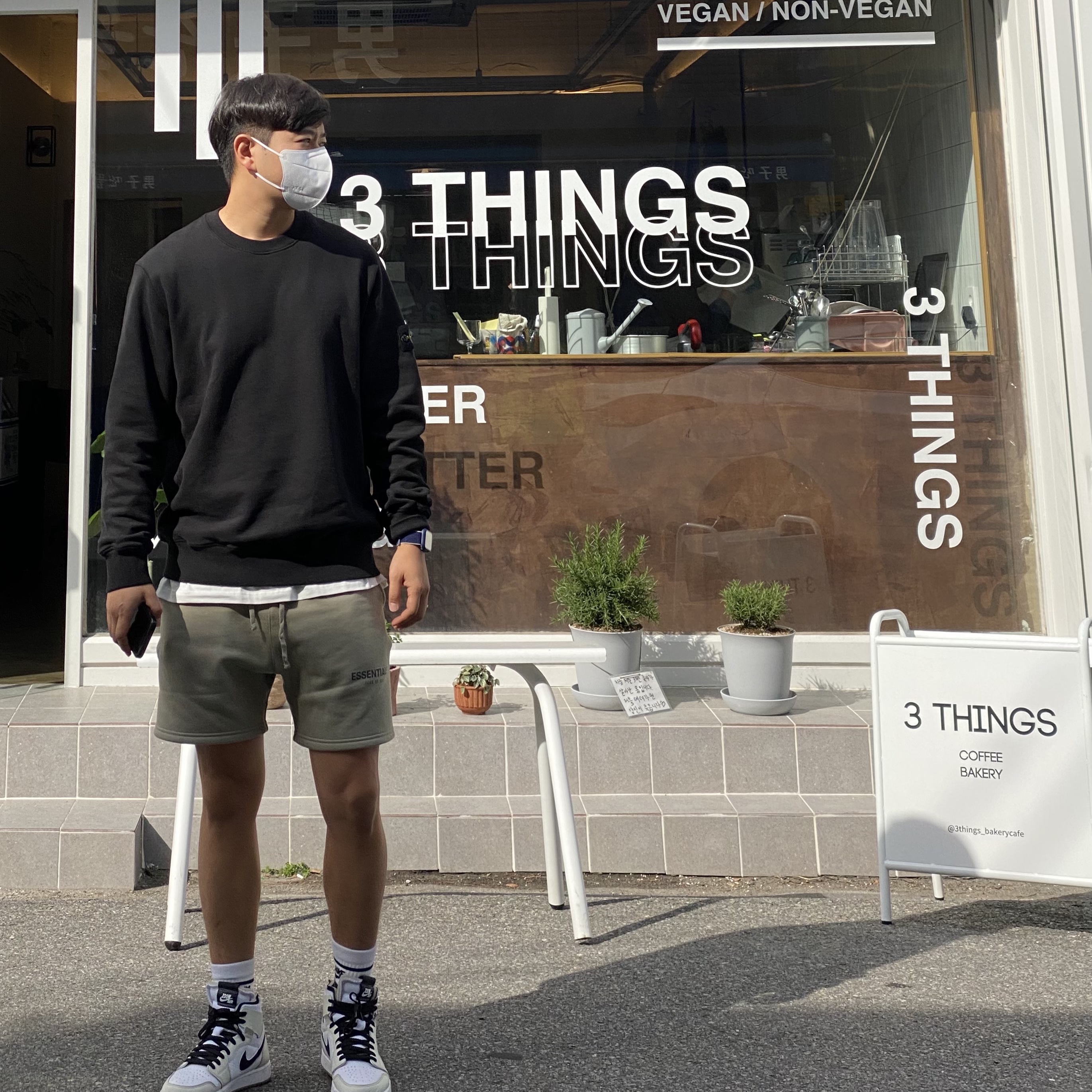 (W) Jordan 1 Zoom Air CMFT Light Bone, Essentials Sweatshorts Pistachio - 21FW 착용 스타일