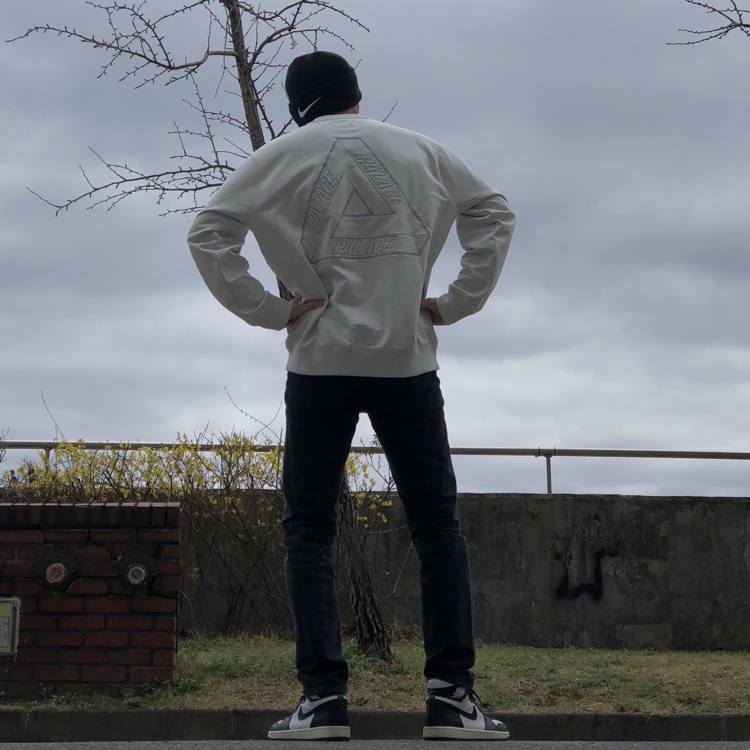 Palace Outliner Mit Designer Crew Light Grey Marl - 21SS 착용 스타일