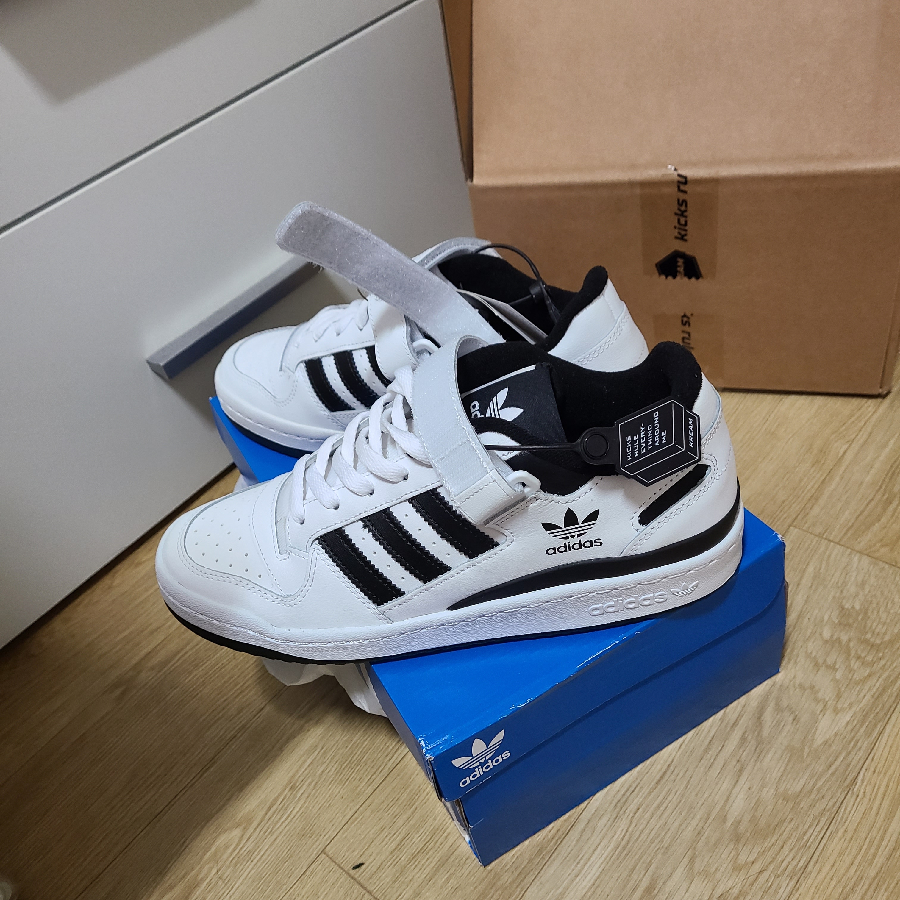 Adidas Forum Low White Black 착용 스타일
