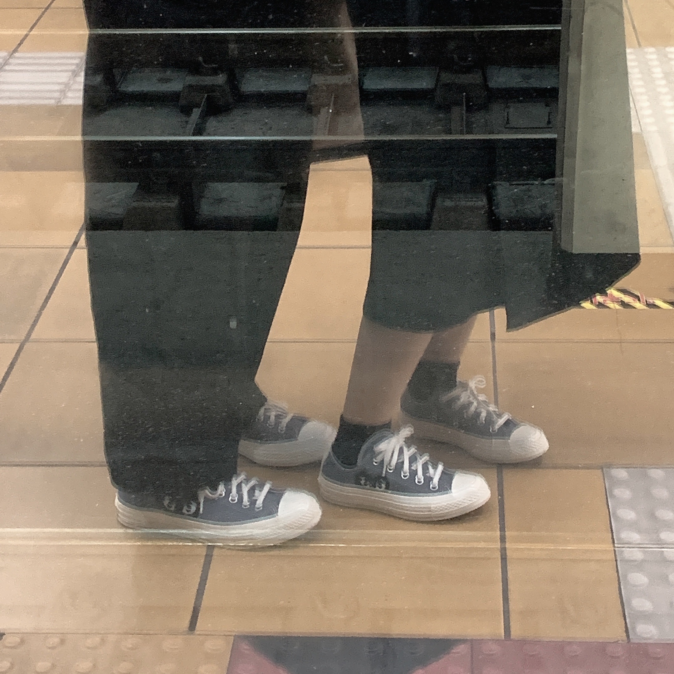 Converse x Play Comme des Garcons Chuck 70 Ox Steel Gray 착용 스타일 - 3