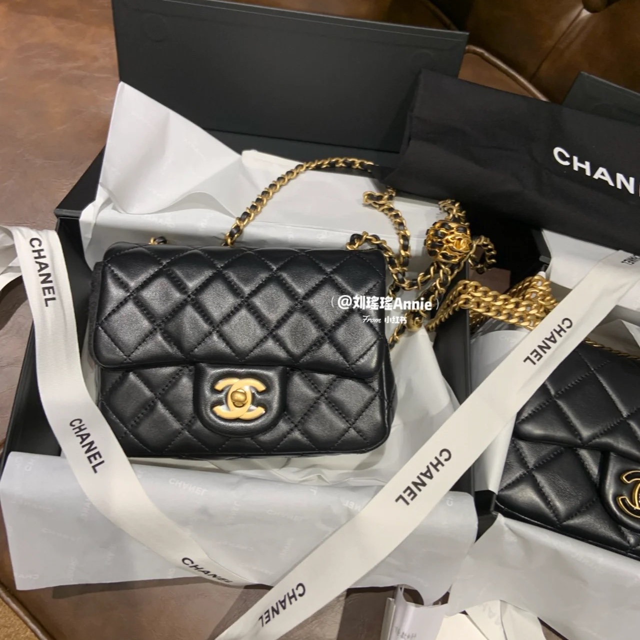 Chanel Mini Flap Bag Lambskin & Gold Black, Chanel Mini Flap Bag Lambskin & Gold Black 착용 스타일 - 3