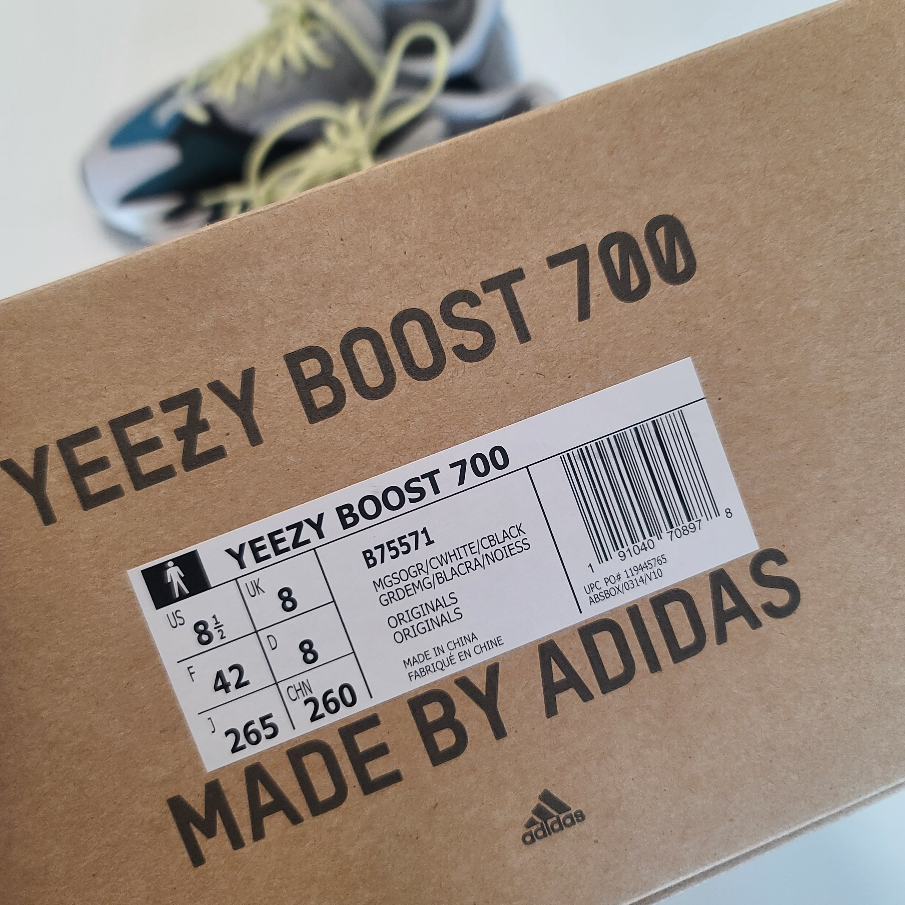 Adidas Yeezy Boost 700 Wave Runner Solid Grey 2021/2022 착용 스타일 - 1