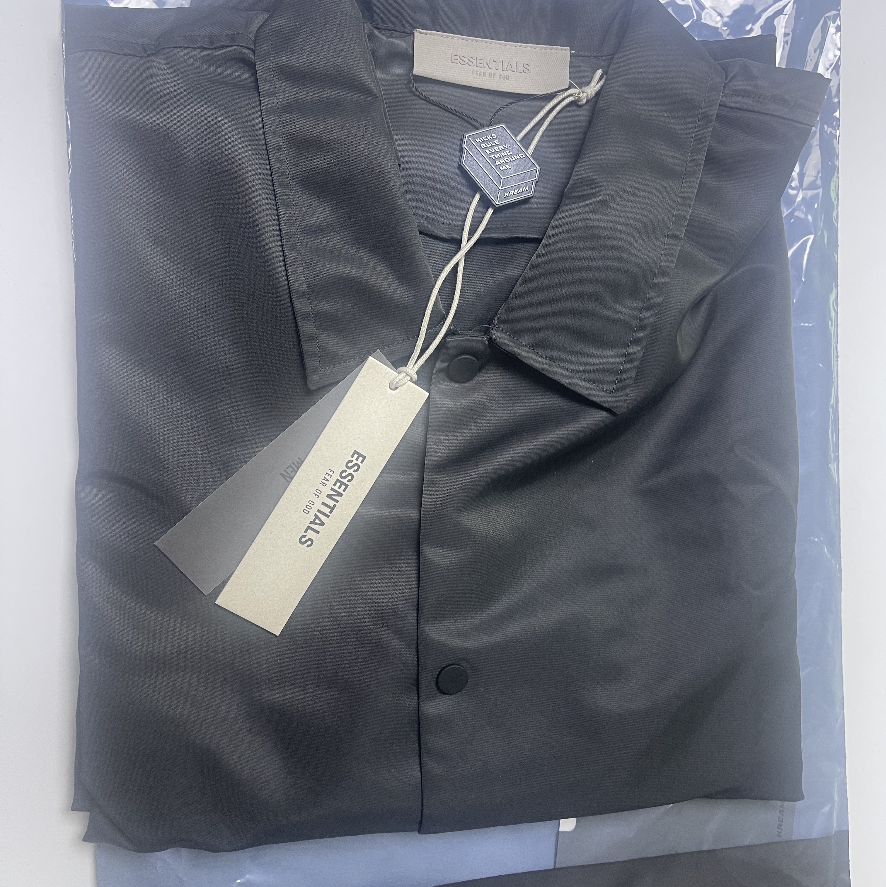 Essentials Coaches Jacket Iron - 22SS 착용 스타일
